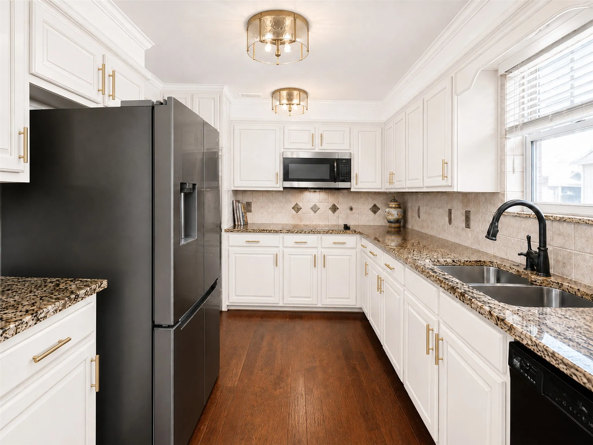 Single Family Residence For Sale in Tarrant County , 1005 De Pauw Drive, Arlington, Texas 76012, 4 Bedroom, 2 Bathroom, 2 Garage spaces, 1,779 Sqft, built in 1977, mls#21328776, Real Estate Agent in Arlington, Homes For Sale in Tarrant county, Homes For Sale in Arlington, Realtor in Arlington Texas, Real Estate Brokerage Independent Realty Texas, Luminita Cordes Realtor