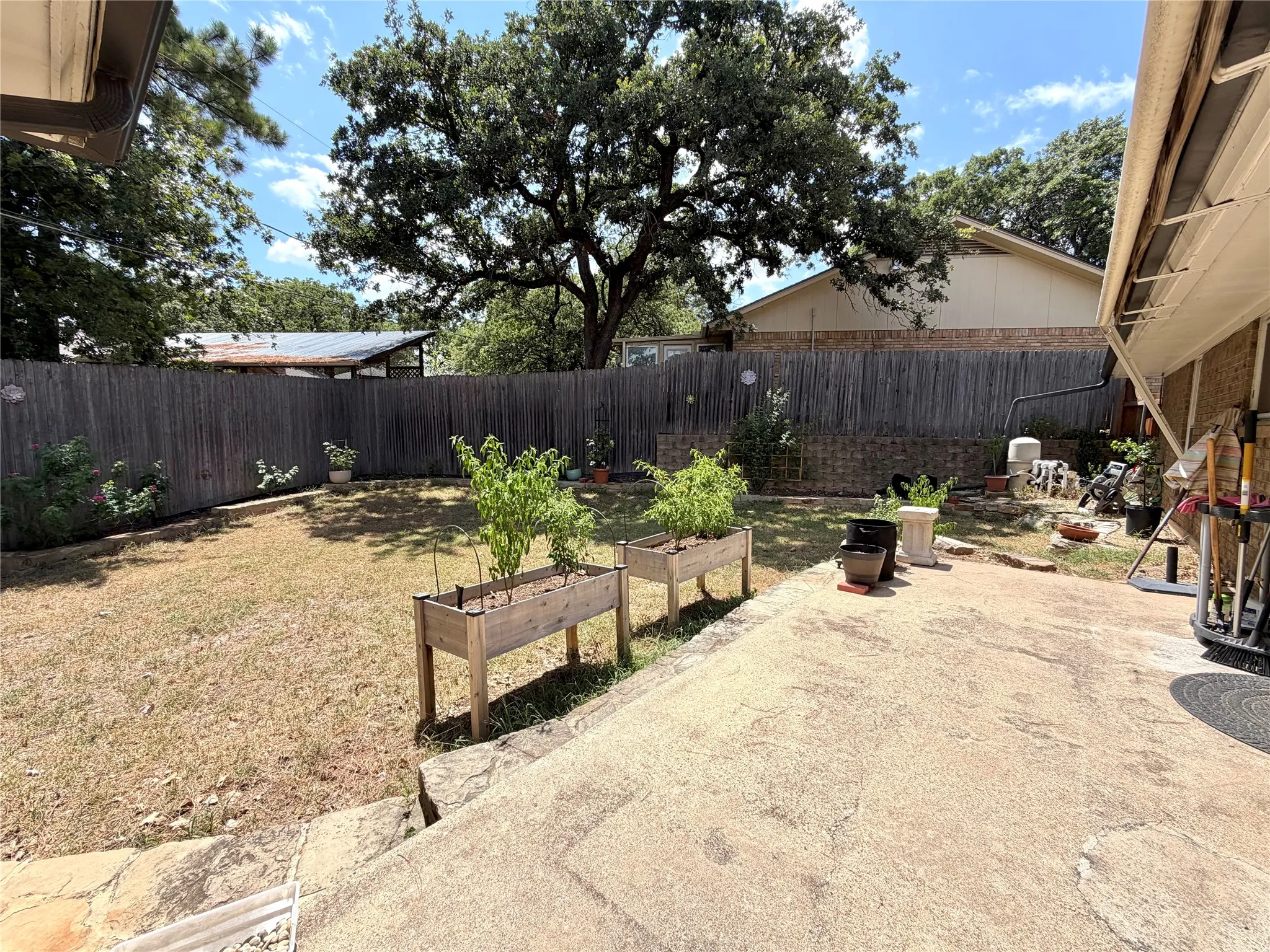 Single Family Residence For Sale in Tarrant County , 5700 Stage Line Drive, Arlington, Texas 76017, 3 Bedroom, 2 Bathroom, 2 Garage spaces, 1,834 Sqft, built in 1977, mls#21328813, Real Estate Agent in Arlington, Homes For Sale in Tarrant county, Homes For Sale in Arlington, Realtor in Arlington Texas, Real Estate Brokerage Independent Realty Texas, Luminita Cordes Realtor