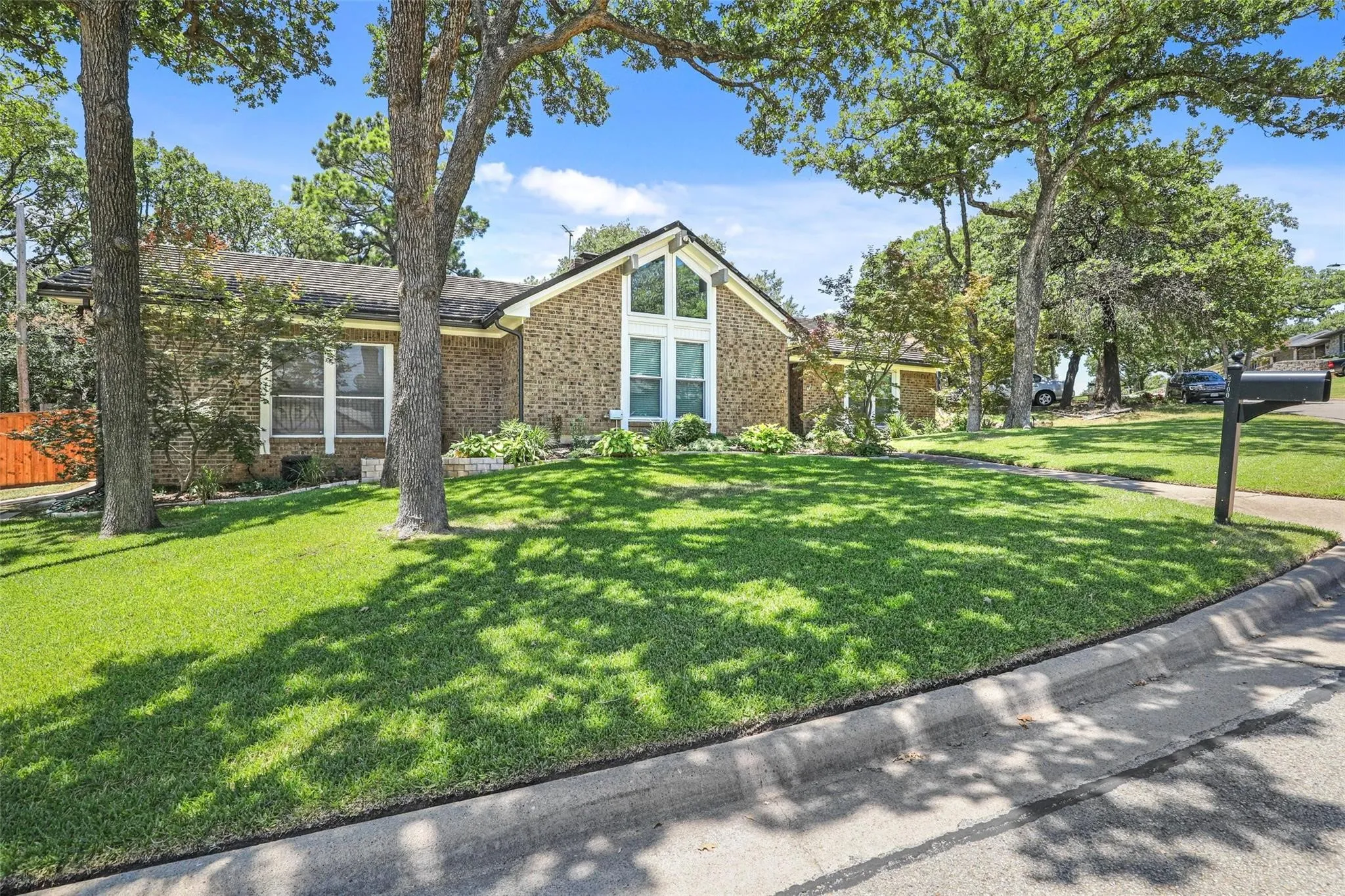 Single Family Residence For Sale in Tarrant County , 5700 Stage Line Drive, Arlington, Texas 76017, 3 Bedroom, 2 Bathroom, 2 Garage spaces, 1,834 Sqft, built in 1977, mls#21328813, Real Estate Agent in Arlington, Homes For Sale in Tarrant county, Homes For Sale in Arlington, Realtor in Arlington Texas, Real Estate Brokerage Independent Realty Texas, Luminita Cordes Realtor