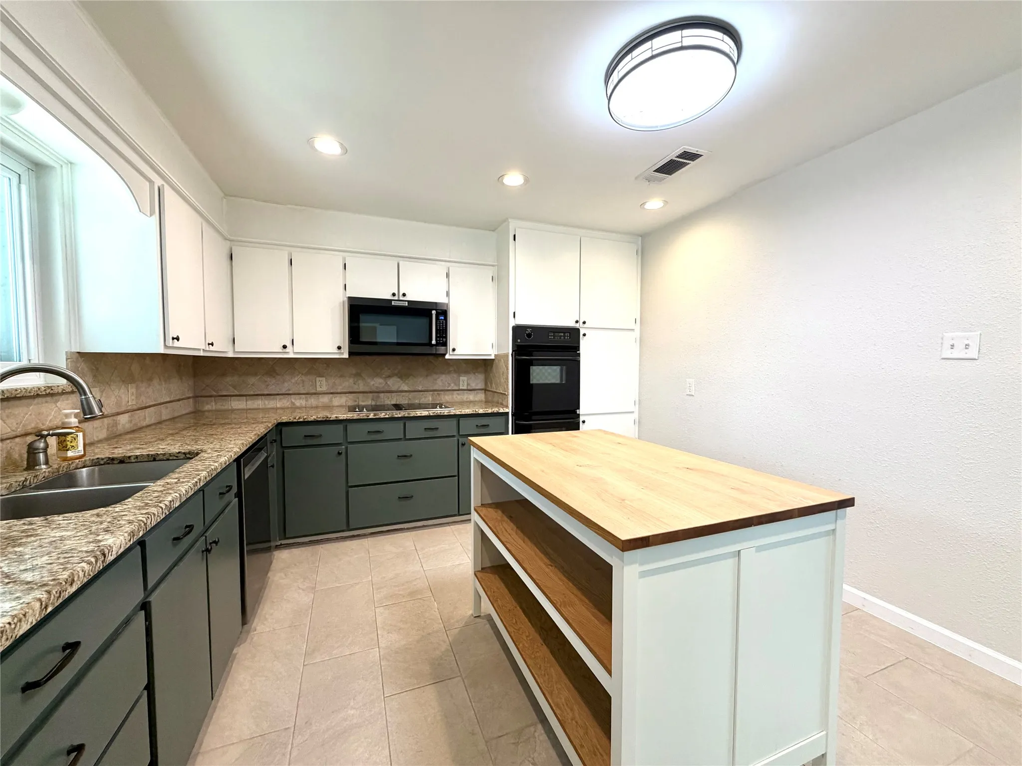 Single Family Residence For Sale in Tarrant County , 5700 Stage Line Drive, Arlington, Texas 76017, 3 Bedroom, 2 Bathroom, 2 Garage spaces, 1,834 Sqft, built in 1977, mls#21328813, Real Estate Agent in Arlington, Homes For Sale in Tarrant county, Homes For Sale in Arlington, Realtor in Arlington Texas, Real Estate Brokerage Independent Realty Texas, Luminita Cordes Realtor
