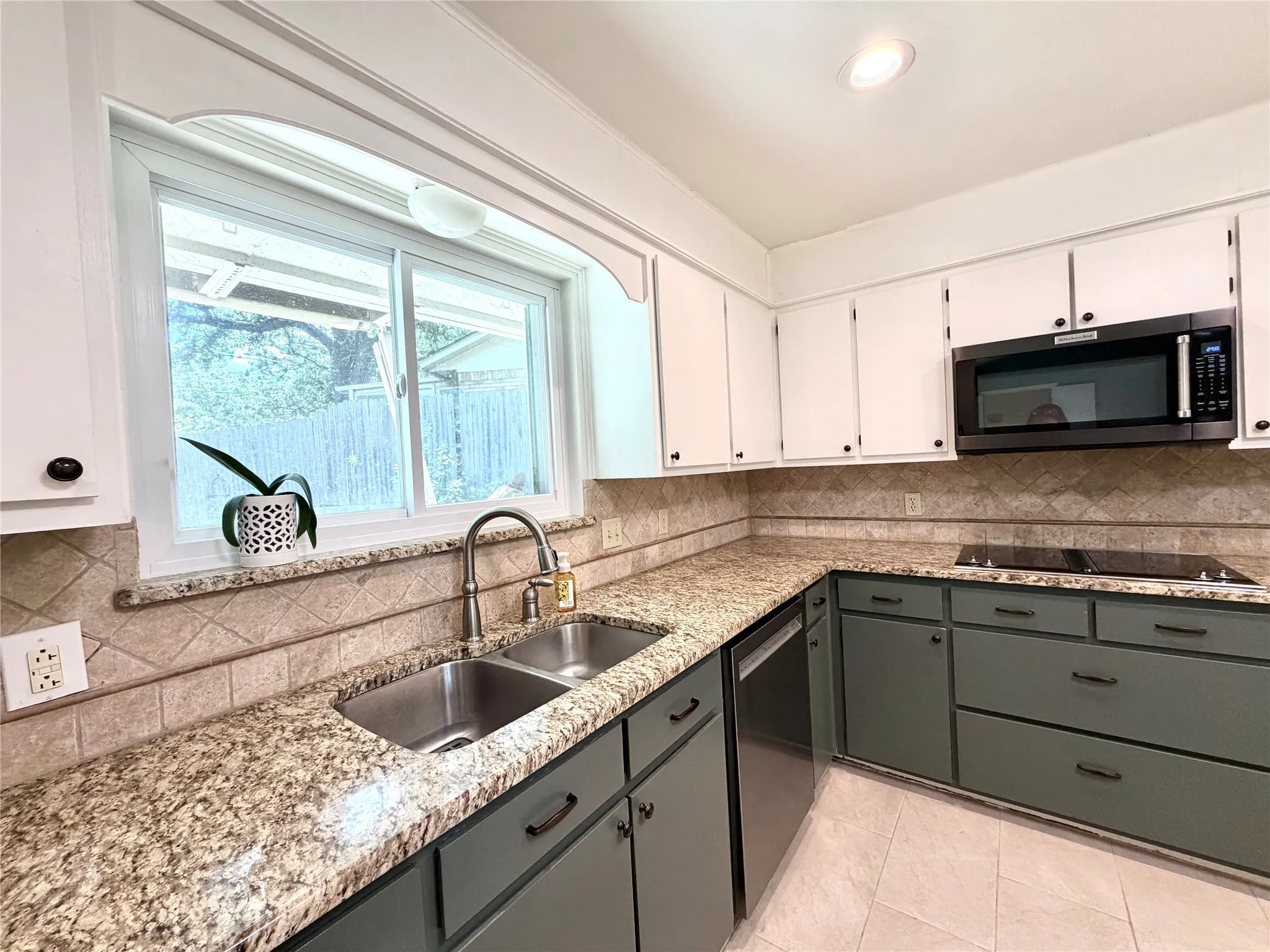 Single Family Residence For Sale in Tarrant County , 5700 Stage Line Drive, Arlington, Texas 76017, 3 Bedroom, 2 Bathroom, 2 Garage spaces, 1,834 Sqft, built in 1977, mls#21328813, Real Estate Agent in Arlington, Homes For Sale in Tarrant county, Homes For Sale in Arlington, Realtor in Arlington Texas, Real Estate Brokerage Independent Realty Texas, Luminita Cordes Realtor