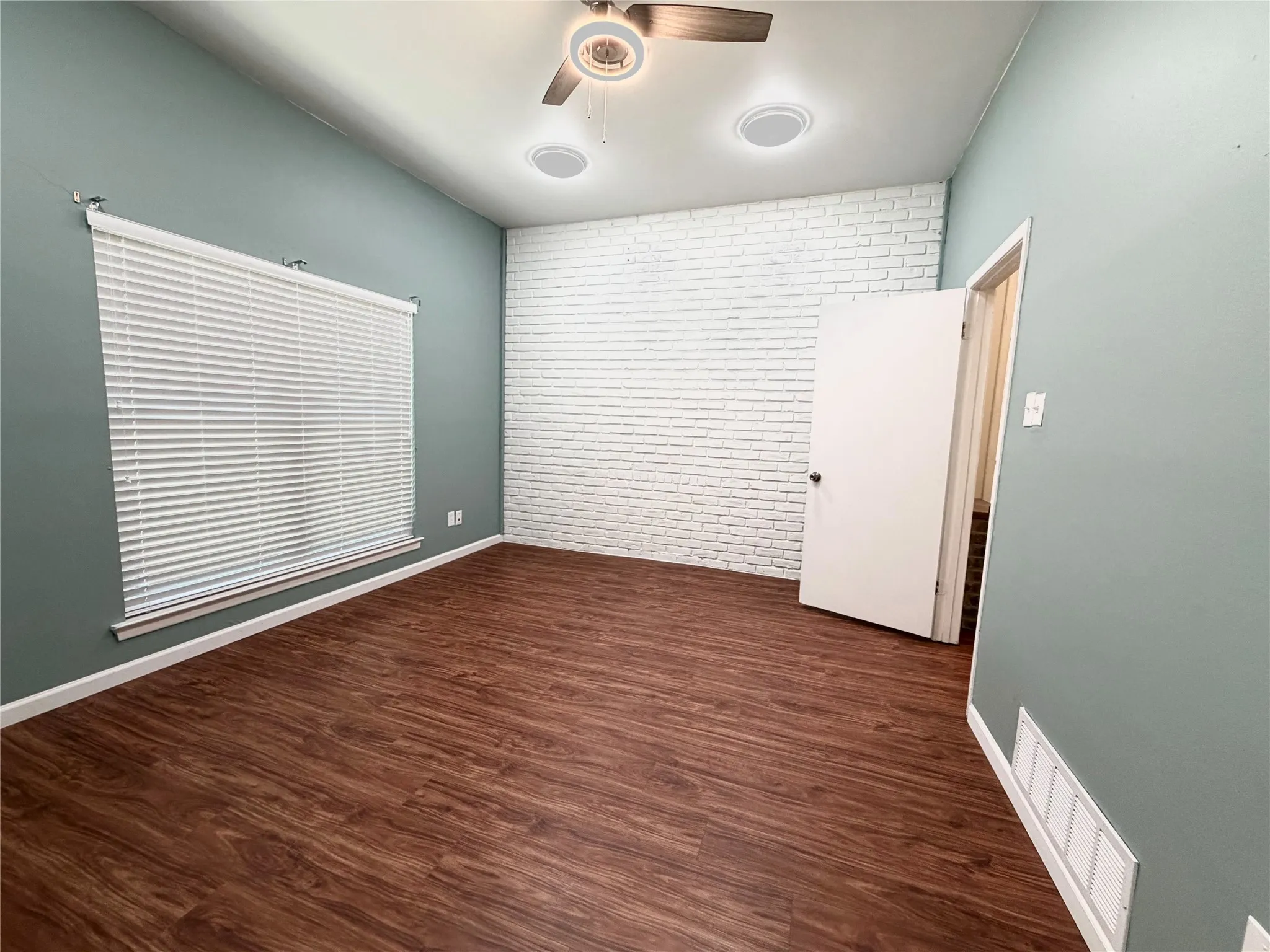 Single Family Residence For Sale in Tarrant County , 5700 Stage Line Drive, Arlington, Texas 76017, 3 Bedroom, 2 Bathroom, 2 Garage spaces, 1,834 Sqft, built in 1977, mls#21328813, Real Estate Agent in Arlington, Homes For Sale in Tarrant county, Homes For Sale in Arlington, Realtor in Arlington Texas, Real Estate Brokerage Independent Realty Texas, Luminita Cordes Realtor