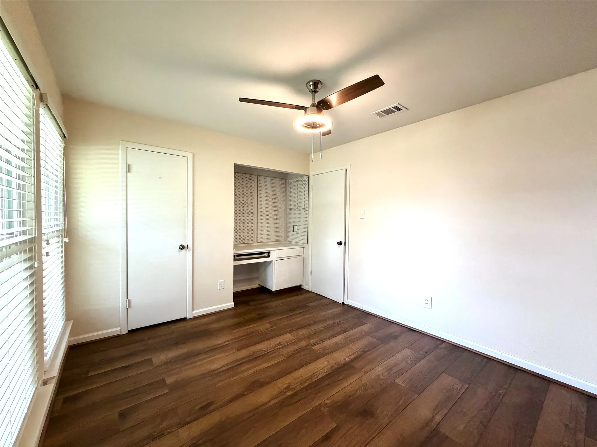 Single Family Residence For Sale in Tarrant County , 5700 Stage Line Drive, Arlington, Texas 76017, 3 Bedroom, 2 Bathroom, 2 Garage spaces, 1,834 Sqft, built in 1977, mls#21328813, Real Estate Agent in Arlington, Homes For Sale in Tarrant county, Homes For Sale in Arlington, Realtor in Arlington Texas, Real Estate Brokerage Independent Realty Texas, Luminita Cordes Realtor