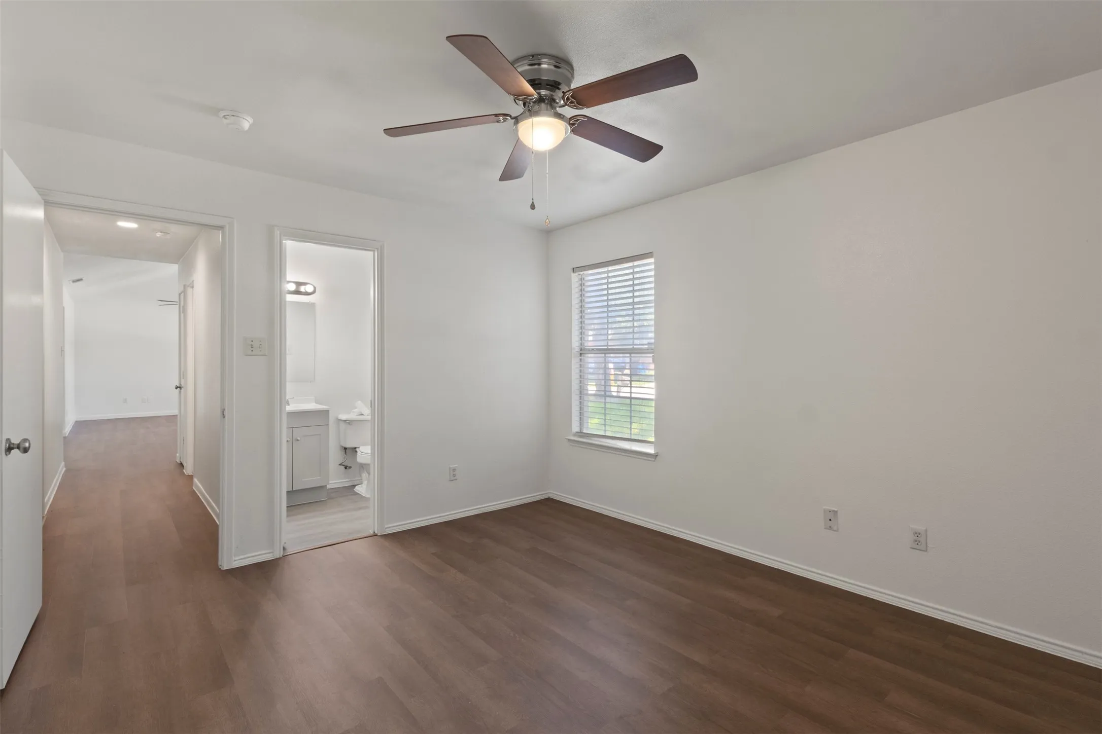 Single Family Residence For Sale in Dallas County , 4650 Mexicana Road, Dallas, Texas 75212, 3 Bedroom, 2 Bathroom, 2 Garage spaces, 1,094 Sqft, built in 2001, mls#21328809, Real Estate Agent in Dallas, Homes For Sale in Dallas county, Homes For Sale in Dallas, Realtor in Dallas Texas, Real Estate Brokerage Independent Realty Texas, Luminita Cordes Realtor