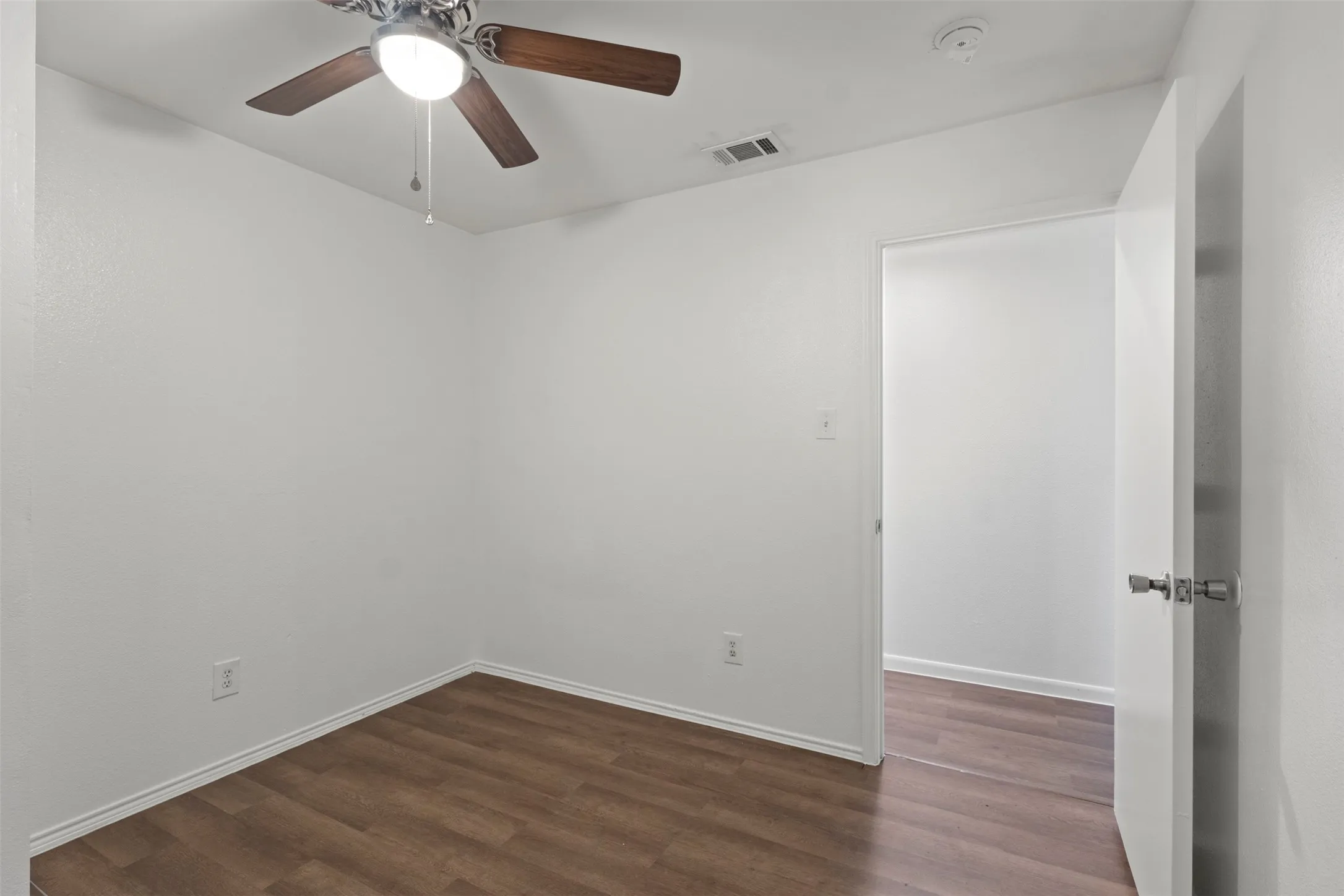 Single Family Residence For Sale in Dallas County , 4650 Mexicana Road, Dallas, Texas 75212, 3 Bedroom, 2 Bathroom, 2 Garage spaces, 1,094 Sqft, built in 2001, mls#21328809, Real Estate Agent in Dallas, Homes For Sale in Dallas county, Homes For Sale in Dallas, Realtor in Dallas Texas, Real Estate Brokerage Independent Realty Texas, Luminita Cordes Realtor