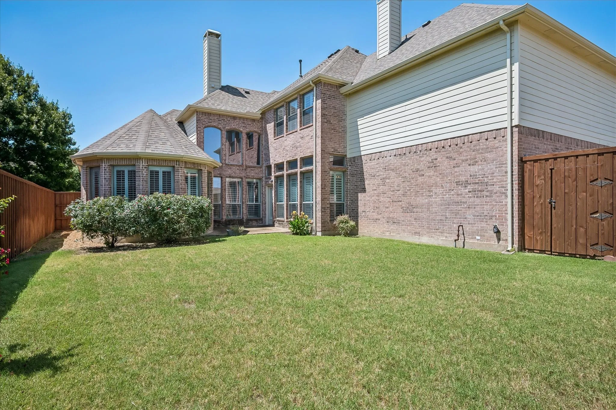 Single Family Residence For Sale in Collin County , 2209 Stanmore Lane, Plano, Texas 75025, 5 Bedroom, 4 Bathroom, 3 Garage spaces, 4,229 Sqft, built in 2002, mls#21325778, Real Estate Agent in Plano, Homes For Sale in Collin county, Homes For Sale in Plano, Realtor in Plano Texas, Real Estate Brokerage Independent Realty Texas, Luminita Cordes Realtor