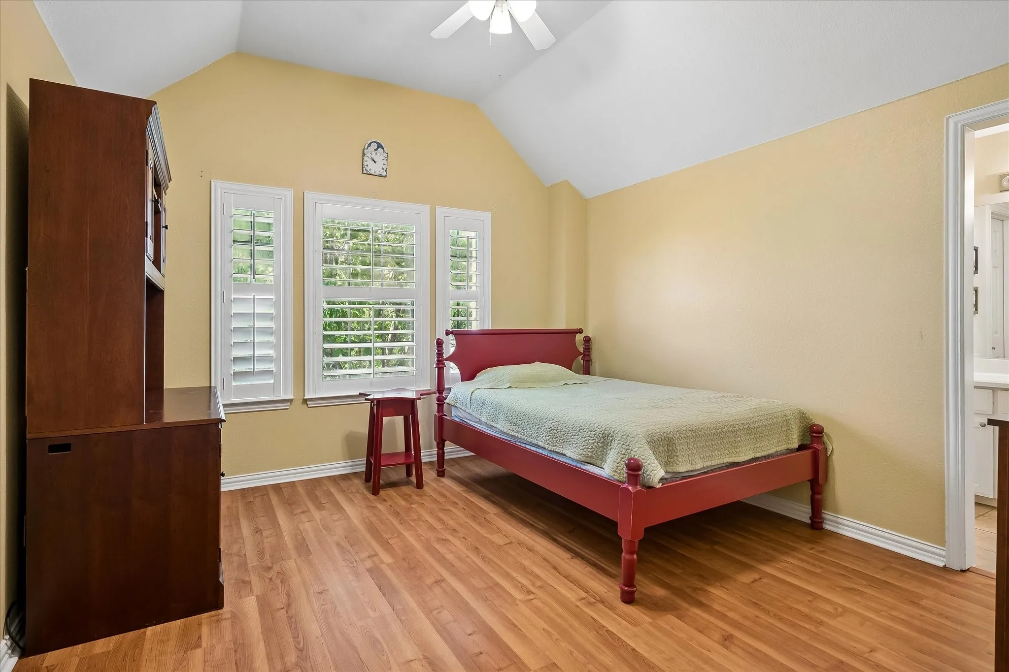 2nd floor bedroom