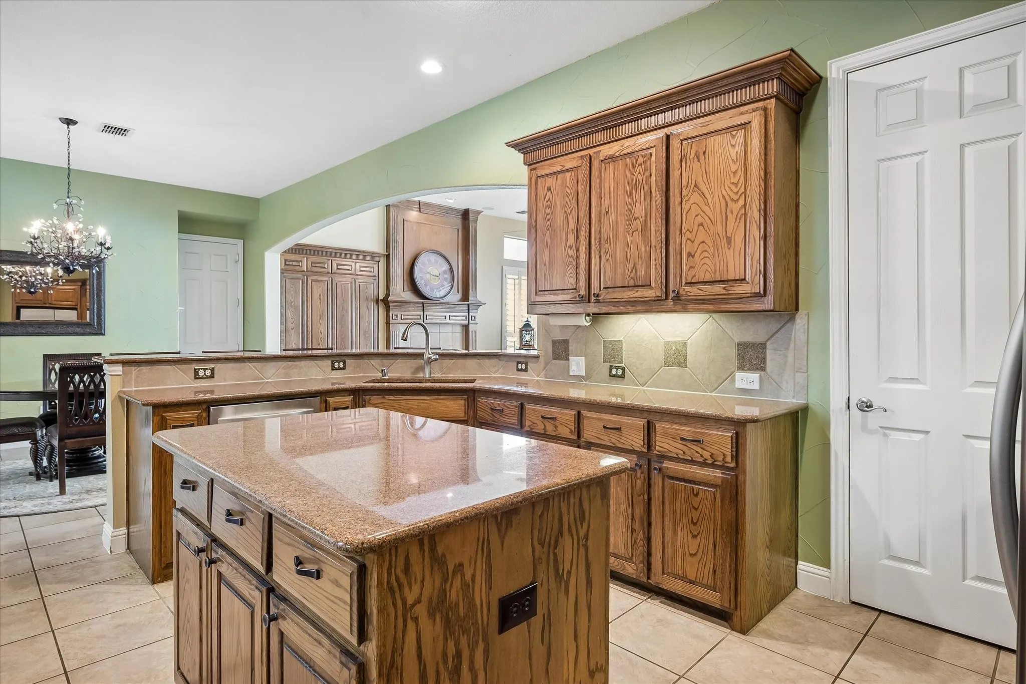 Single Family Residence For Sale in Collin County , 2209 Stanmore Lane, Plano, Texas 75025, 5 Bedroom, 4 Bathroom, 3 Garage spaces, 4,229 Sqft, built in 2002, mls#21325778, Real Estate Agent in Plano, Homes For Sale in Collin county, Homes For Sale in Plano, Realtor in Plano Texas, Real Estate Brokerage Independent Realty Texas, Luminita Cordes Realtor
