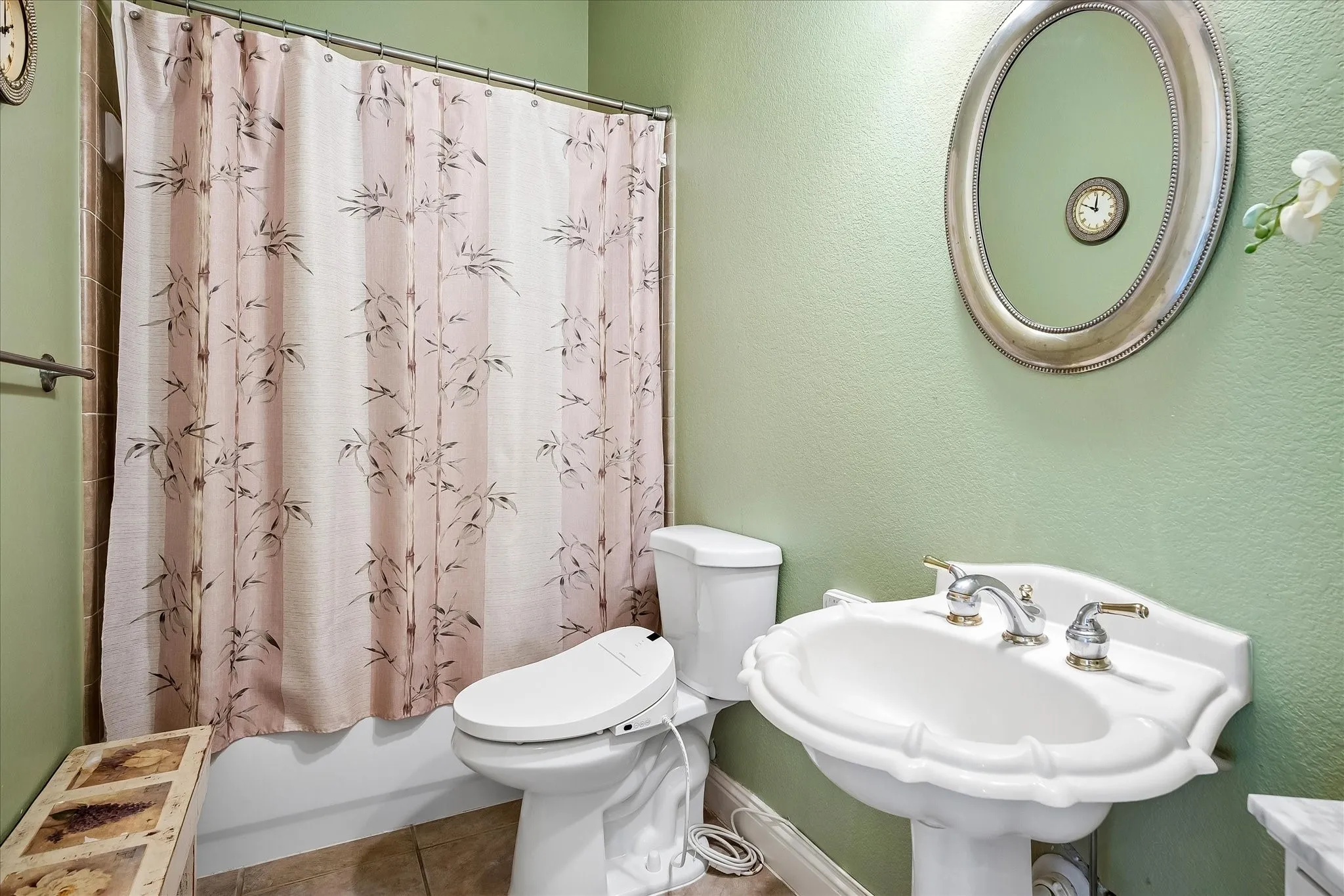 1st floor full bathroom