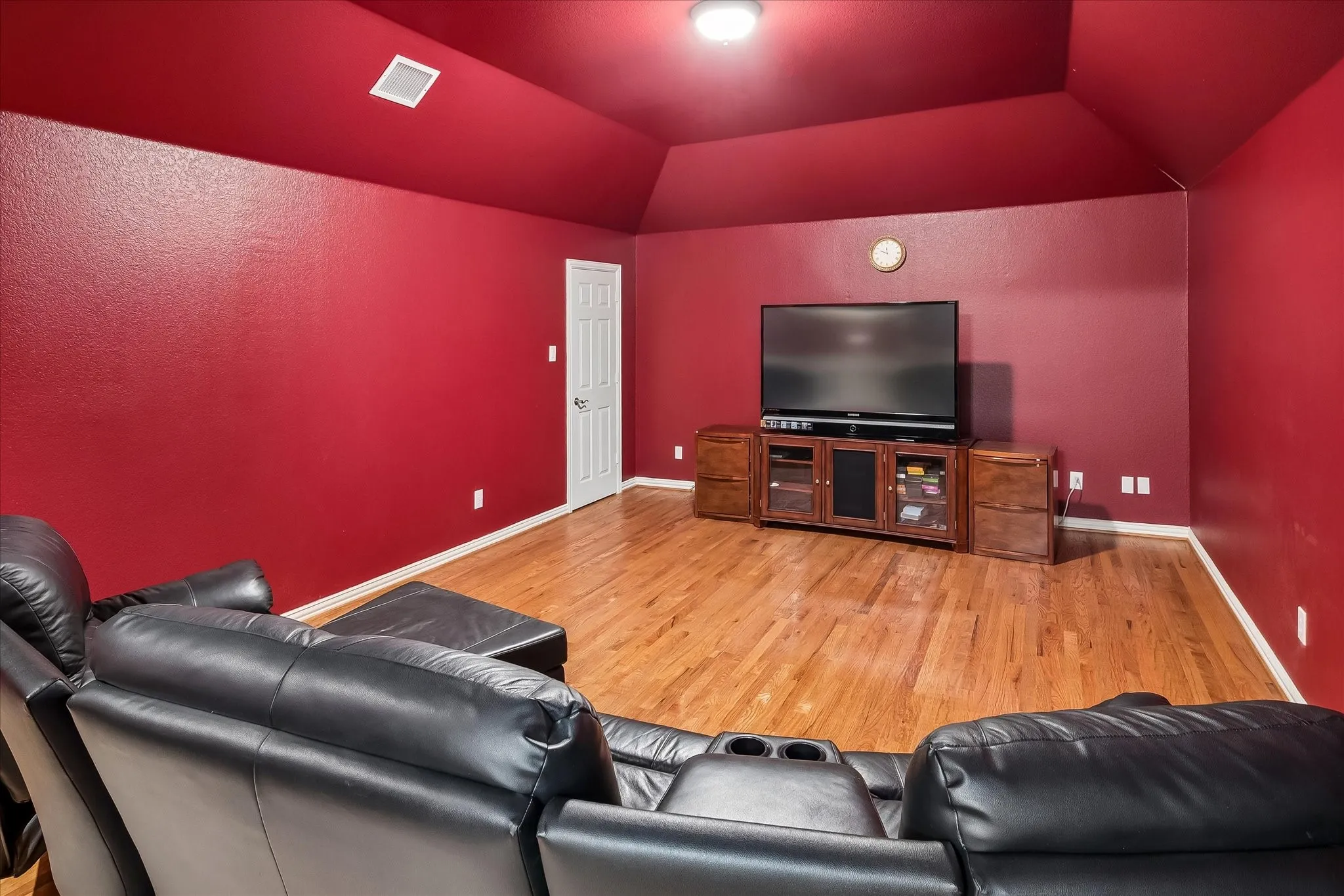 Single Family Residence For Sale in Collin County , 2209 Stanmore Lane, Plano, Texas 75025, 5 Bedroom, 4 Bathroom, 3 Garage spaces, 4,229 Sqft, built in 2002, mls#21325778, Real Estate Agent in Plano, Homes For Sale in Collin county, Homes For Sale in Plano, Realtor in Plano Texas, Real Estate Brokerage Independent Realty Texas, Luminita Cordes Realtor