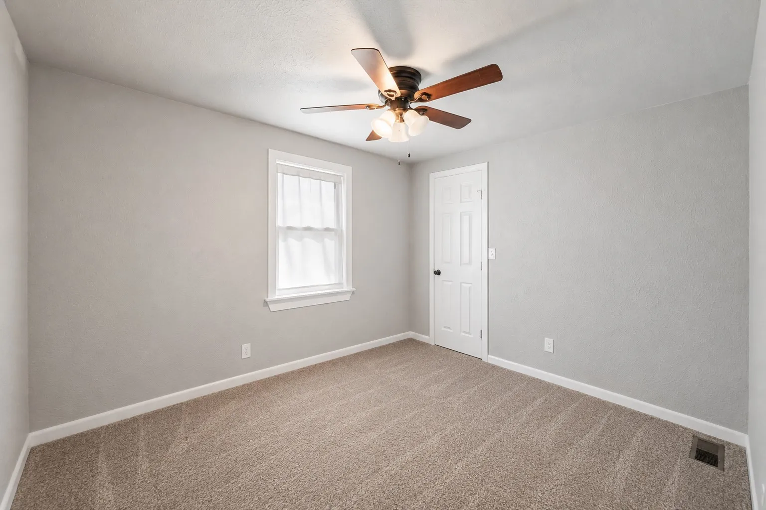 Single Family Residence For Sale in Navarro County , 3817 NW County Road 0010, Corsicana, Texas 75110, 4 Bedroom, 3 Bathroom, 2 Garage spaces, 1,943 Sqft, built in 1978, mls#21327324, Real Estate Agent in Corsicana, Homes For Sale in Navarro county, Homes For Sale in Corsicana, Realtor in Corsicana Texas, Real Estate Brokerage Independent Realty Texas, Luminita Cordes Realtor