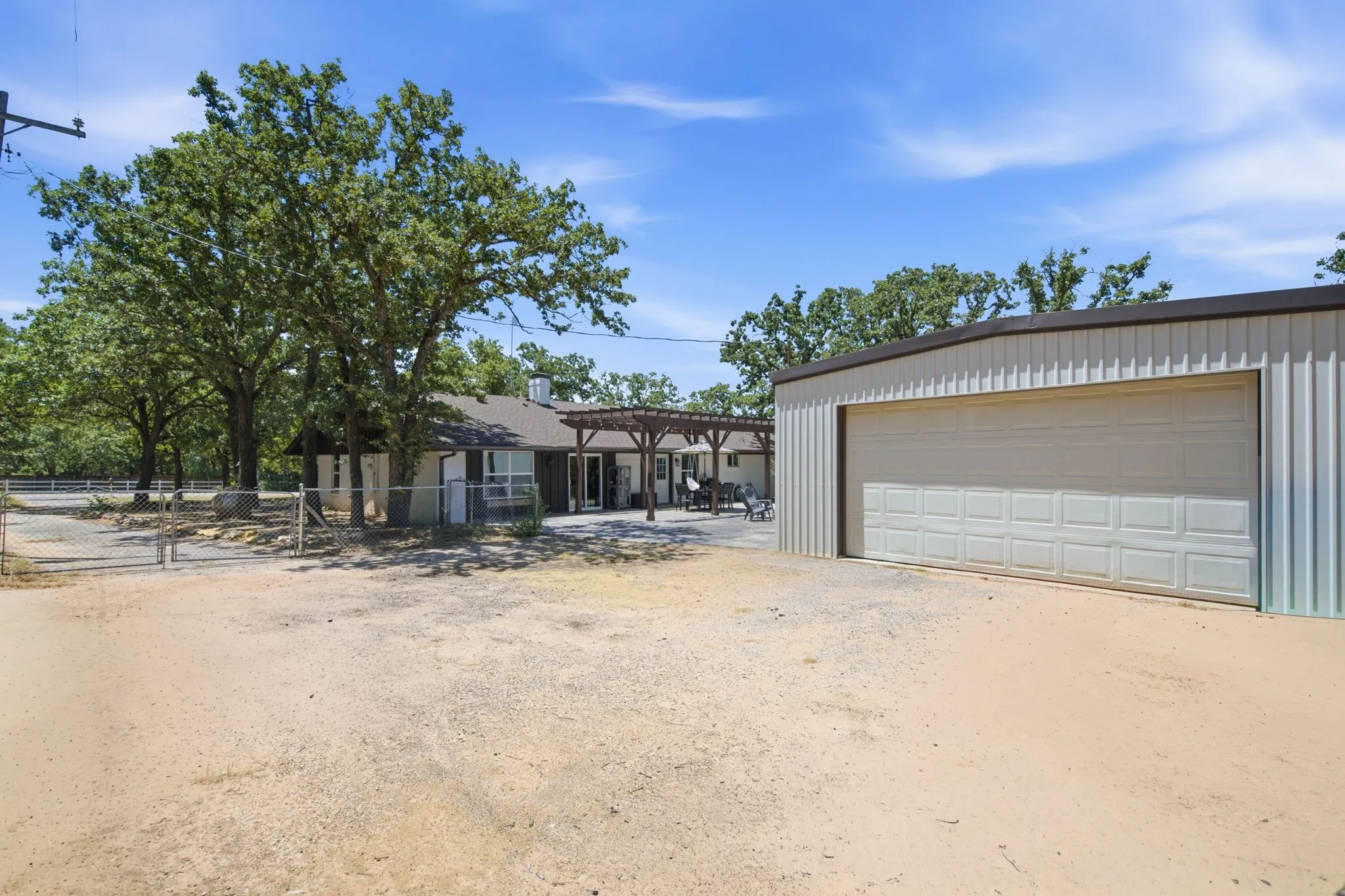 Single Family Residence For Sale in Parker County , 924 Fm 1708, Weatherford, Texas 76087, 4 Bedroom, 3 Bathroom, 2 Garage spaces, 2,128 Sqft, built in 1969, mls#21324926, Real Estate Agent in Weatherford, Homes For Sale in Parker county, Homes For Sale in Weatherford, Realtor in Weatherford Texas, Real Estate Brokerage Independent Realty Texas, Luminita Cordes Realtor