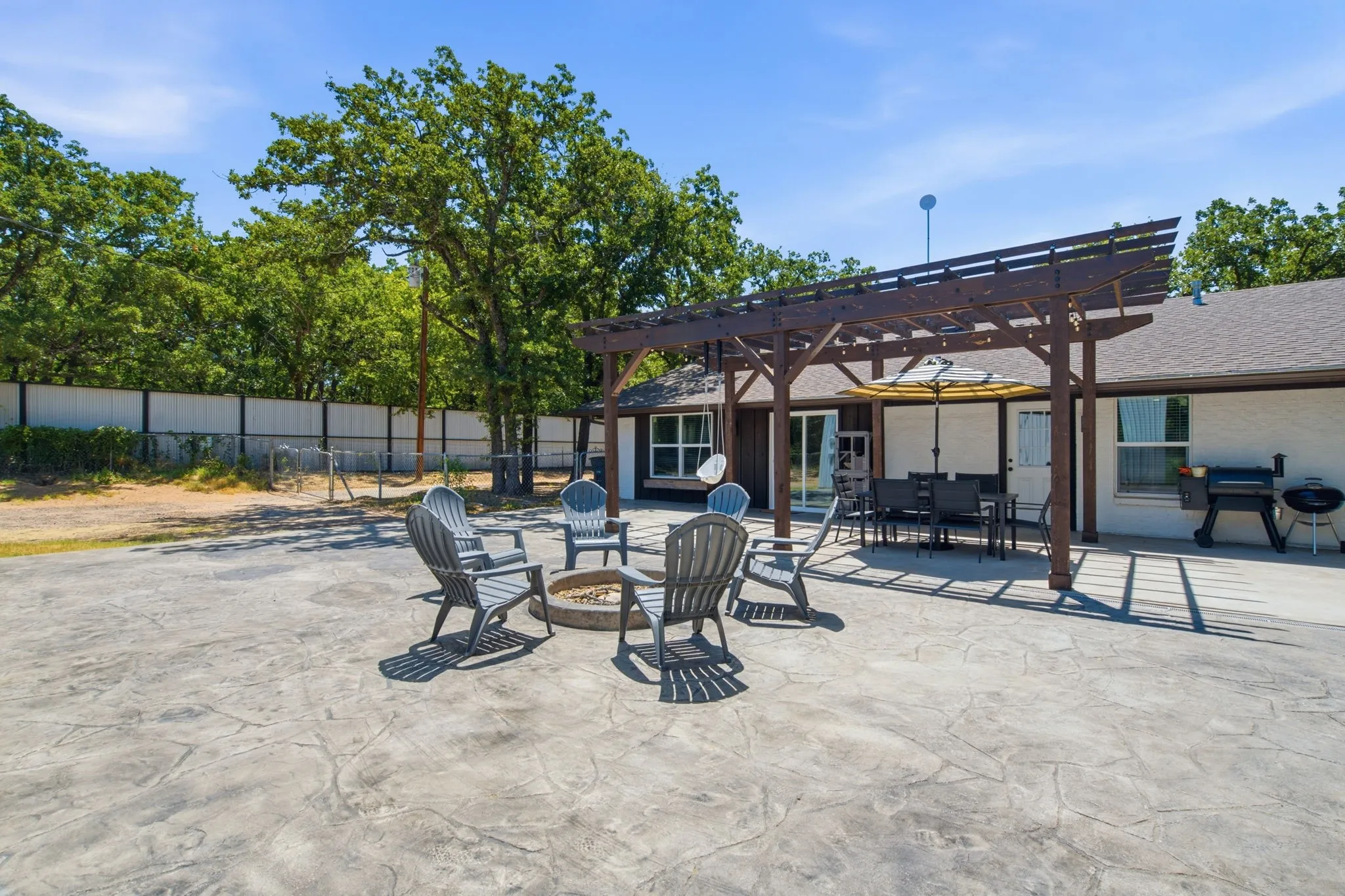 Single Family Residence For Sale in Parker County , 924 Fm 1708, Weatherford, Texas 76087, 4 Bedroom, 3 Bathroom, 2 Garage spaces, 2,128 Sqft, built in 1969, mls#21324926, Real Estate Agent in Weatherford, Homes For Sale in Parker county, Homes For Sale in Weatherford, Realtor in Weatherford Texas, Real Estate Brokerage Independent Realty Texas, Luminita Cordes Realtor