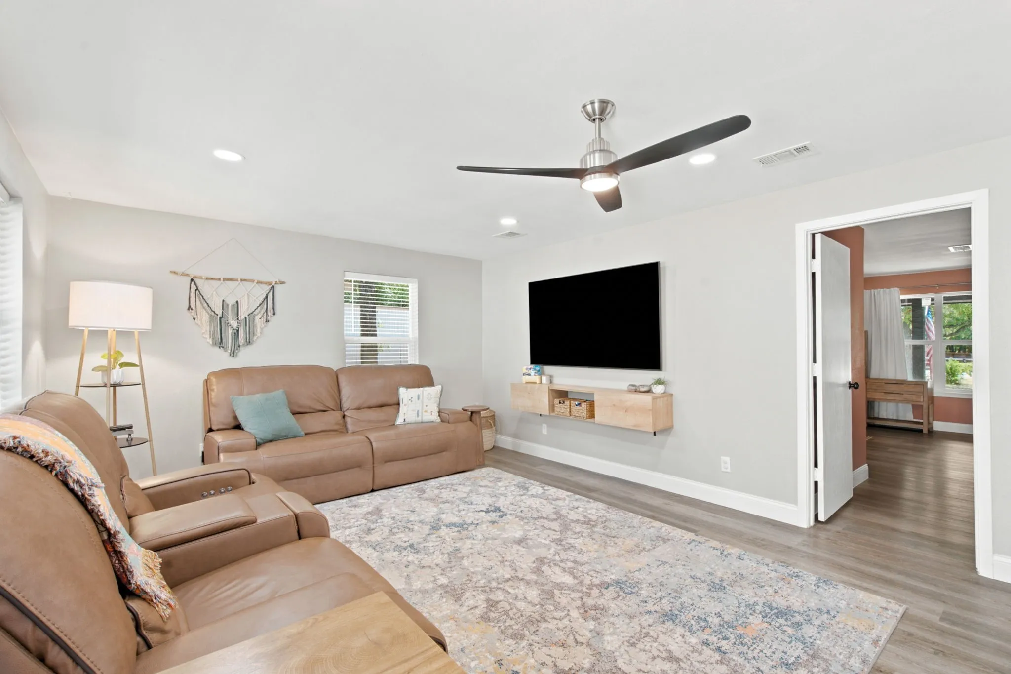 Single Family Residence For Sale in Parker County , 924 Fm 1708, Weatherford, Texas 76087, 4 Bedroom, 3 Bathroom, 2 Garage spaces, 2,128 Sqft, built in 1969, mls#21324926, Real Estate Agent in Weatherford, Homes For Sale in Parker county, Homes For Sale in Weatherford, Realtor in Weatherford Texas, Real Estate Brokerage Independent Realty Texas, Luminita Cordes Realtor
