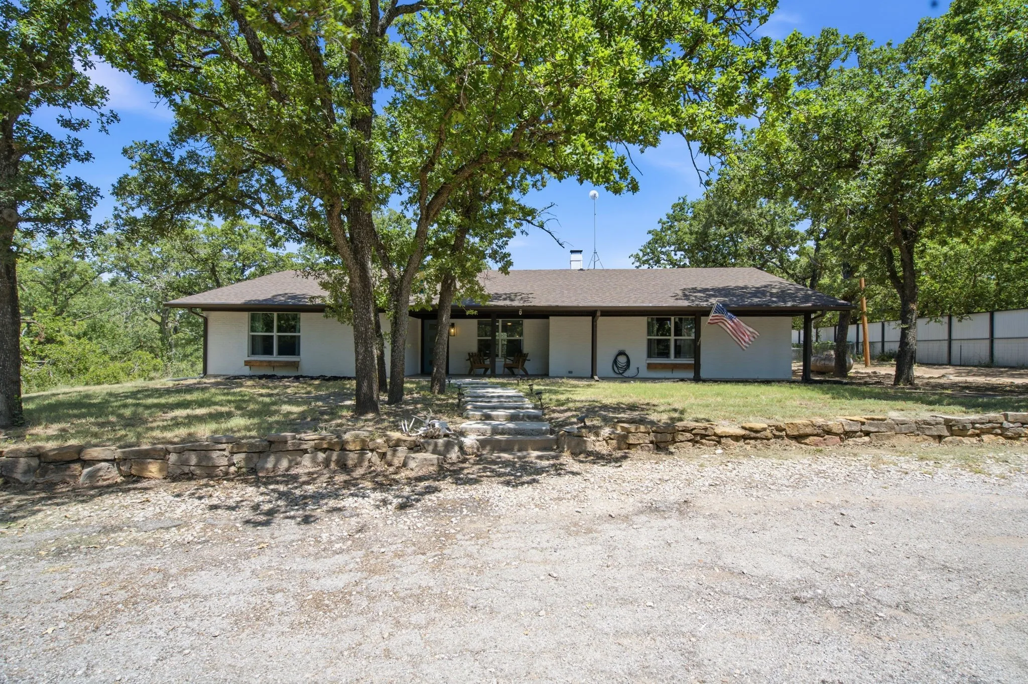 Single Family Residence For Sale in Parker County , 924 Fm 1708, Weatherford, Texas 76087, 4 Bedroom, 3 Bathroom, 2 Garage spaces, 2,128 Sqft, built in 1969, mls#21324926, Real Estate Agent in Weatherford, Homes For Sale in Parker county, Homes For Sale in Weatherford, Realtor in Weatherford Texas, Real Estate Brokerage Independent Realty Texas, Luminita Cordes Realtor