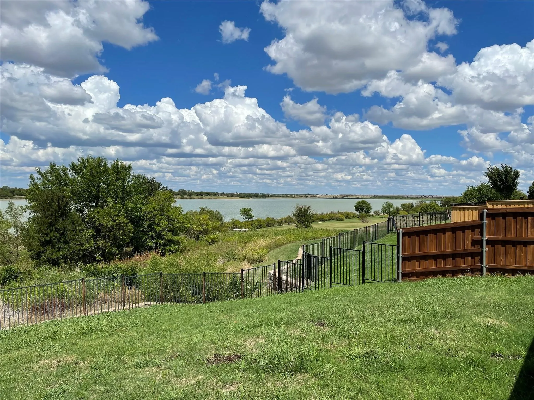 Single Family Residence For Rent in Denton County , 2808 Appaloosa Court, Little Elm, Texas 75068, 4 Bedroom, 2 Bathroom, 2 Garage spaces, 2,125 Sqft, built in 2007, mls#21328818, Real Estate Agent in Little Elm, Homes For Rent in Denton county, Homes For Rent in Little Elm, Realtor in Little Elm Texas, Real Estate Brokerage Independent Realty Texas, Luminita Cordes Realtor