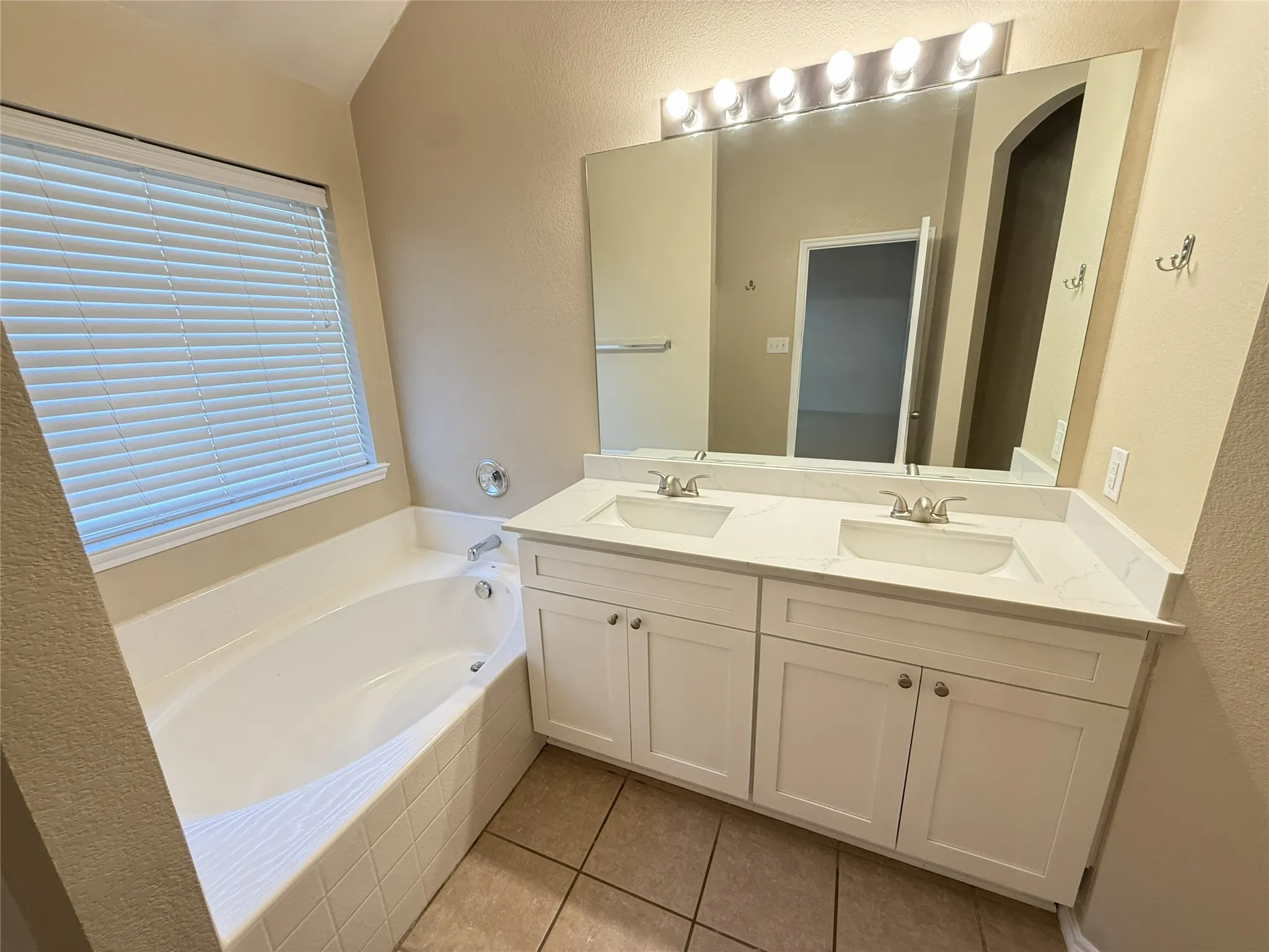 Single Family Residence For Rent in Denton County , 2808 Appaloosa Court, Little Elm, Texas 75068, 4 Bedroom, 2 Bathroom, 2 Garage spaces, 2,125 Sqft, built in 2007, mls#21328818, Real Estate Agent in Little Elm, Homes For Rent in Denton county, Homes For Rent in Little Elm, Realtor in Little Elm Texas, Real Estate Brokerage Independent Realty Texas, Luminita Cordes Realtor