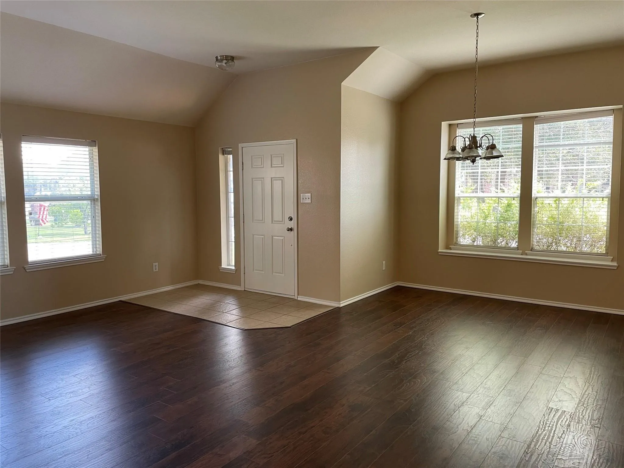 Single Family Residence For Rent in Denton County , 2808 Appaloosa Court, Little Elm, Texas 75068, 4 Bedroom, 2 Bathroom, 2 Garage spaces, 2,125 Sqft, built in 2007, mls#21328818, Real Estate Agent in Little Elm, Homes For Rent in Denton county, Homes For Rent in Little Elm, Realtor in Little Elm Texas, Real Estate Brokerage Independent Realty Texas, Luminita Cordes Realtor