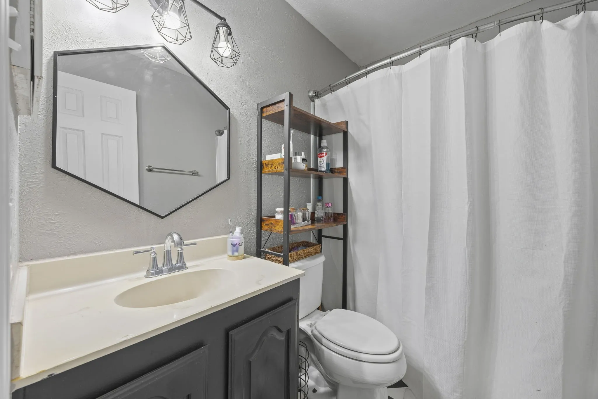 Single Family Residence For Sale in Collin County , 25 Brewster Court, Allen, Texas 75002, 3 Bedroom, 2 Bathroom, 1 Garage spaces, 1,160 Sqft, built in 1984, mls#21328824, Real Estate Agent in Allen, Homes For Sale in Collin county, Homes For Sale in Allen, Realtor in Allen Texas, Real Estate Brokerage Independent Realty Texas, Luminita Cordes Realtor