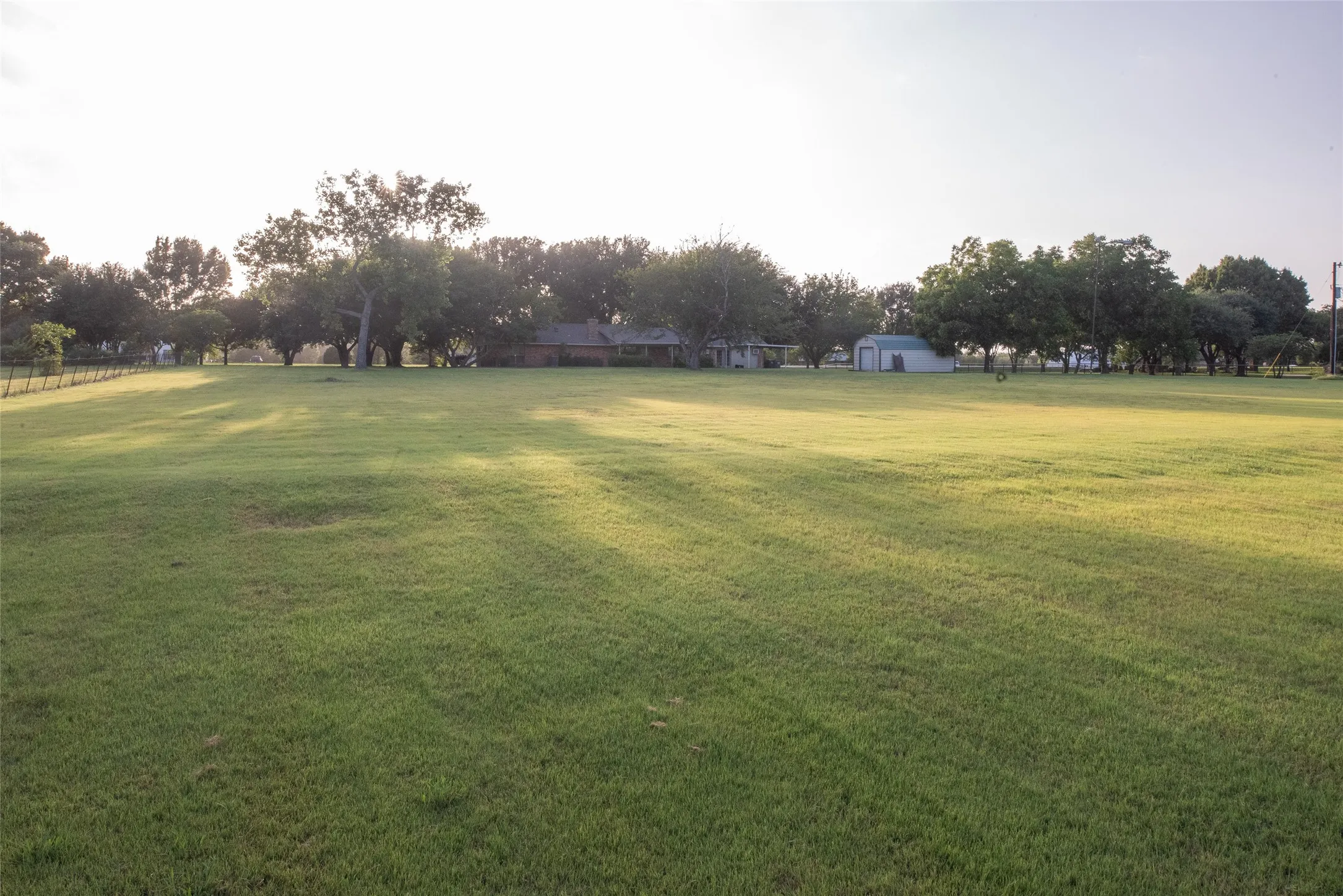 Single Family Residence For Sale in Collin County , 1850 Rock Ridge Road, Lucas, Texas 75002, 3 Bedroom, 2 Bathroom, Garage spaces, 2,142 Sqft, built in 1979, mls#21328248, Real Estate Agent in Lucas, Homes For Sale in Collin county, Homes For Sale in Lucas, Realtor in Lucas Texas, Real Estate Brokerage Independent Realty Texas, Luminita Cordes Realtor