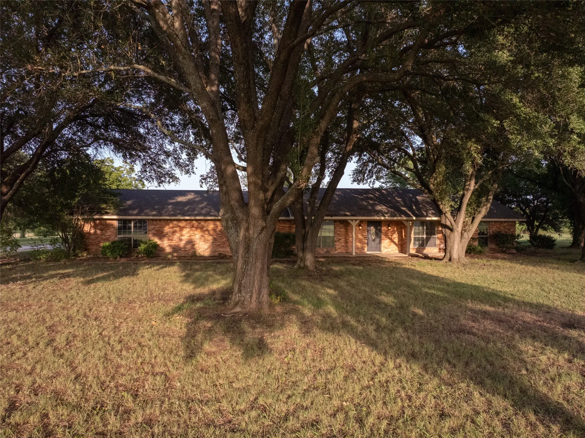 Single Family Residence For Sale in Collin County , 1850 Rock Ridge Road, Lucas, Texas 75002, 3 Bedroom, 2 Bathroom, Garage spaces, 2,142 Sqft, built in 1979, mls#21328248, Real Estate Agent in Lucas, Homes For Sale in Collin county, Homes For Sale in Lucas, Realtor in Lucas Texas, Real Estate Brokerage Independent Realty Texas, Luminita Cordes Realtor