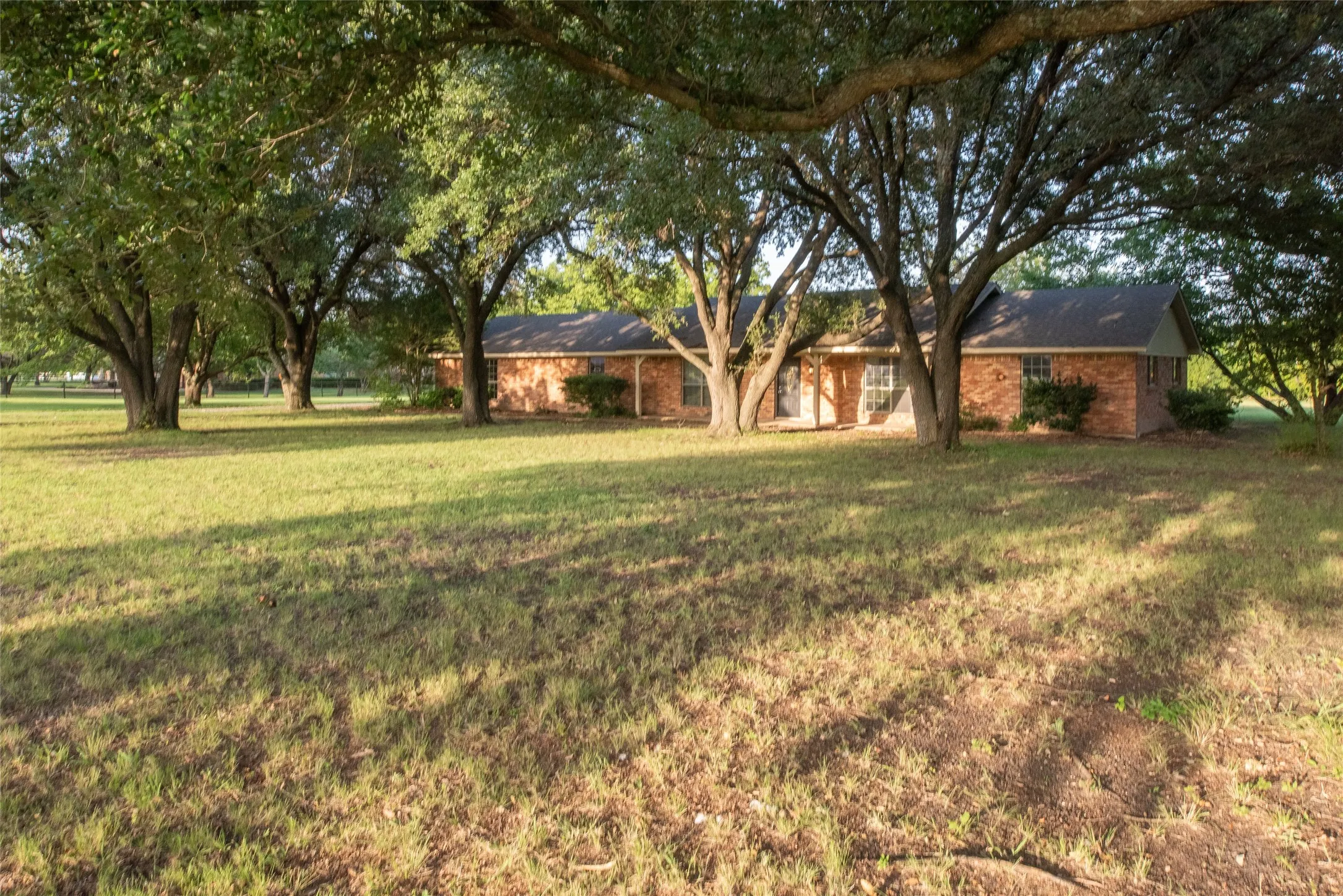 Single Family Residence For Sale in Collin County , 1850 Rock Ridge Road, Lucas, Texas 75002, 3 Bedroom, 2 Bathroom, Garage spaces, 2,142 Sqft, built in 1979, mls#21328248, Real Estate Agent in Lucas, Homes For Sale in Collin county, Homes For Sale in Lucas, Realtor in Lucas Texas, Real Estate Brokerage Independent Realty Texas, Luminita Cordes Realtor