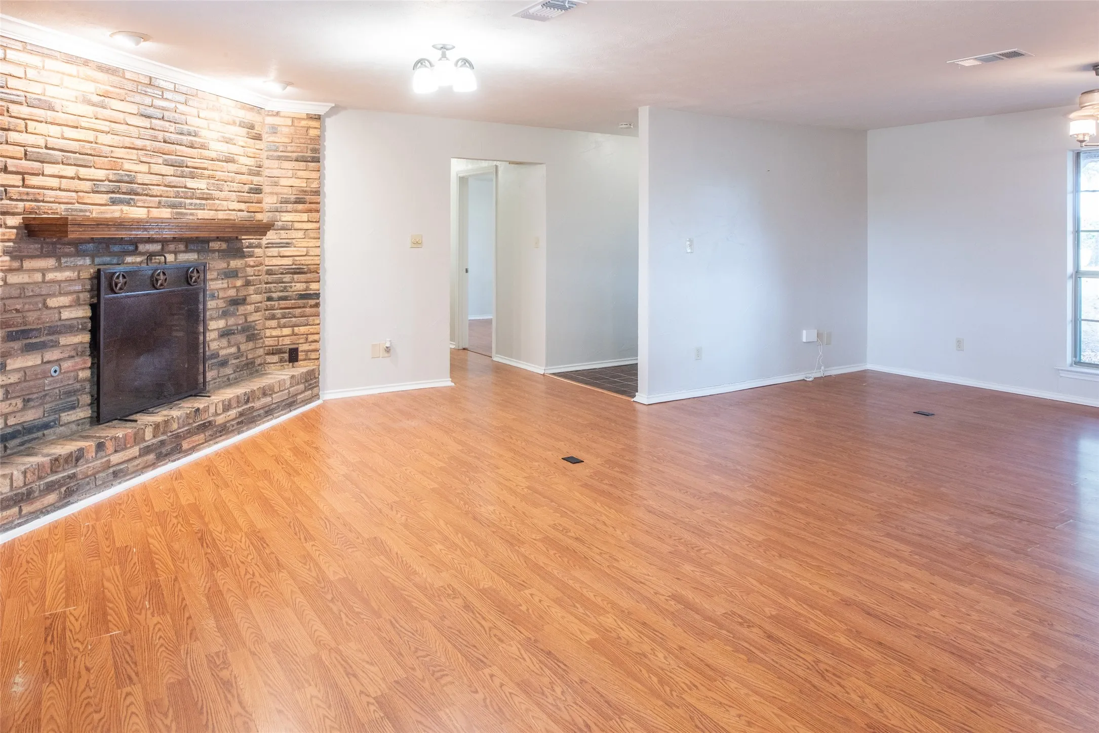 Single Family Residence For Sale in Collin County , 1850 Rock Ridge Road, Lucas, Texas 75002, 3 Bedroom, 2 Bathroom, Garage spaces, 2,142 Sqft, built in 1979, mls#21328248, Real Estate Agent in Lucas, Homes For Sale in Collin county, Homes For Sale in Lucas, Realtor in Lucas Texas, Real Estate Brokerage Independent Realty Texas, Luminita Cordes Realtor