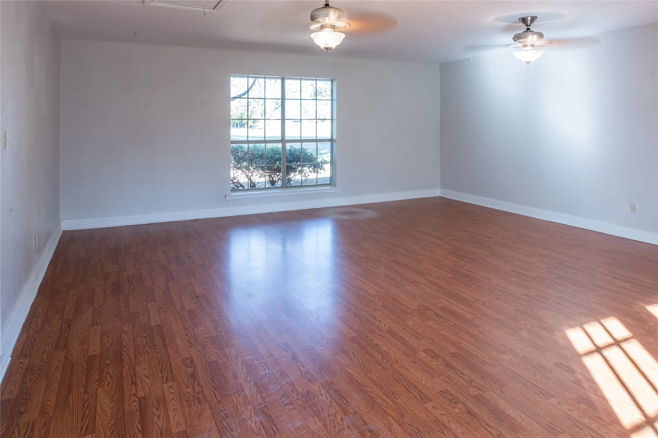 Single Family Residence For Sale in Collin County , 1850 Rock Ridge Road, Lucas, Texas 75002, 3 Bedroom, 2 Bathroom, Garage spaces, 2,142 Sqft, built in 1979, mls#21328248, Real Estate Agent in Lucas, Homes For Sale in Collin county, Homes For Sale in Lucas, Realtor in Lucas Texas, Real Estate Brokerage Independent Realty Texas, Luminita Cordes Realtor