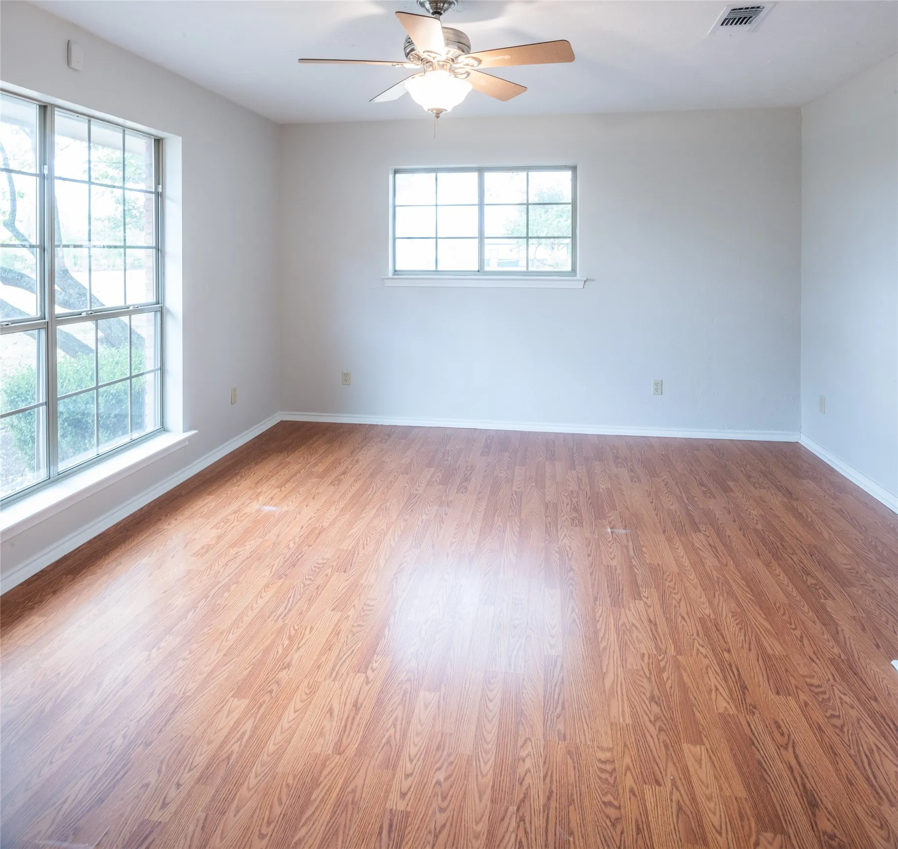Single Family Residence For Sale in Collin County , 1850 Rock Ridge Road, Lucas, Texas 75002, 3 Bedroom, 2 Bathroom, Garage spaces, 2,142 Sqft, built in 1979, mls#21328248, Real Estate Agent in Lucas, Homes For Sale in Collin county, Homes For Sale in Lucas, Realtor in Lucas Texas, Real Estate Brokerage Independent Realty Texas, Luminita Cordes Realtor