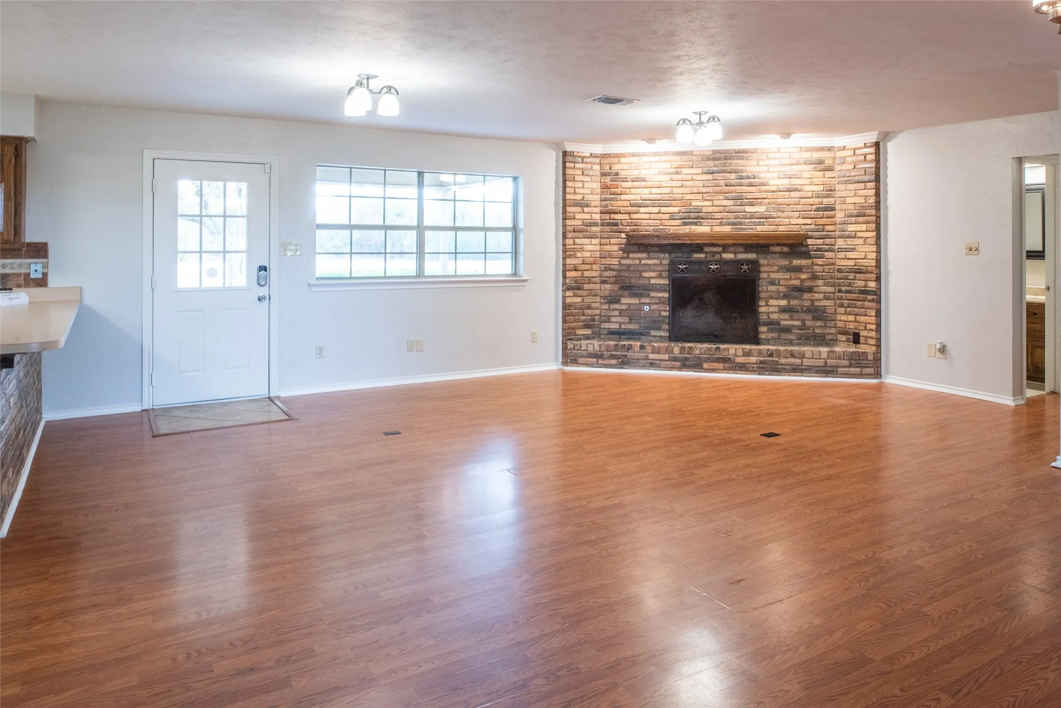 Single Family Residence For Sale in Collin County , 1850 Rock Ridge Road, Lucas, Texas 75002, 3 Bedroom, 2 Bathroom, Garage spaces, 2,142 Sqft, built in 1979, mls#21328248, Real Estate Agent in Lucas, Homes For Sale in Collin county, Homes For Sale in Lucas, Realtor in Lucas Texas, Real Estate Brokerage Independent Realty Texas, Luminita Cordes Realtor