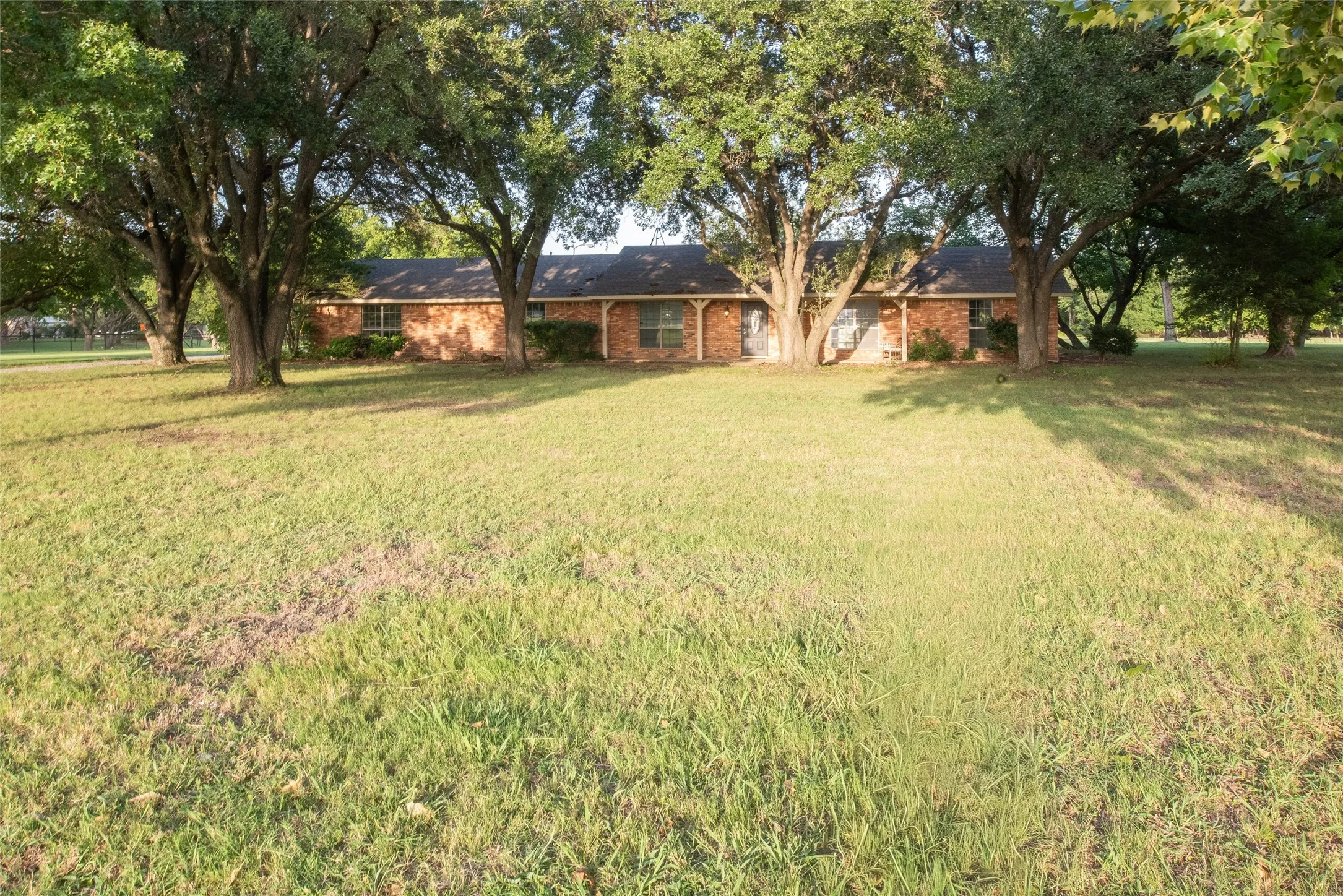Single Family Residence For Sale in Collin County , 1850 Rock Ridge Road, Lucas, Texas 75002, 3 Bedroom, 2 Bathroom, Garage spaces, 2,142 Sqft, built in 1979, mls#21328248, Real Estate Agent in Lucas, Homes For Sale in Collin county, Homes For Sale in Lucas, Realtor in Lucas Texas, Real Estate Brokerage Independent Realty Texas, Luminita Cordes Realtor