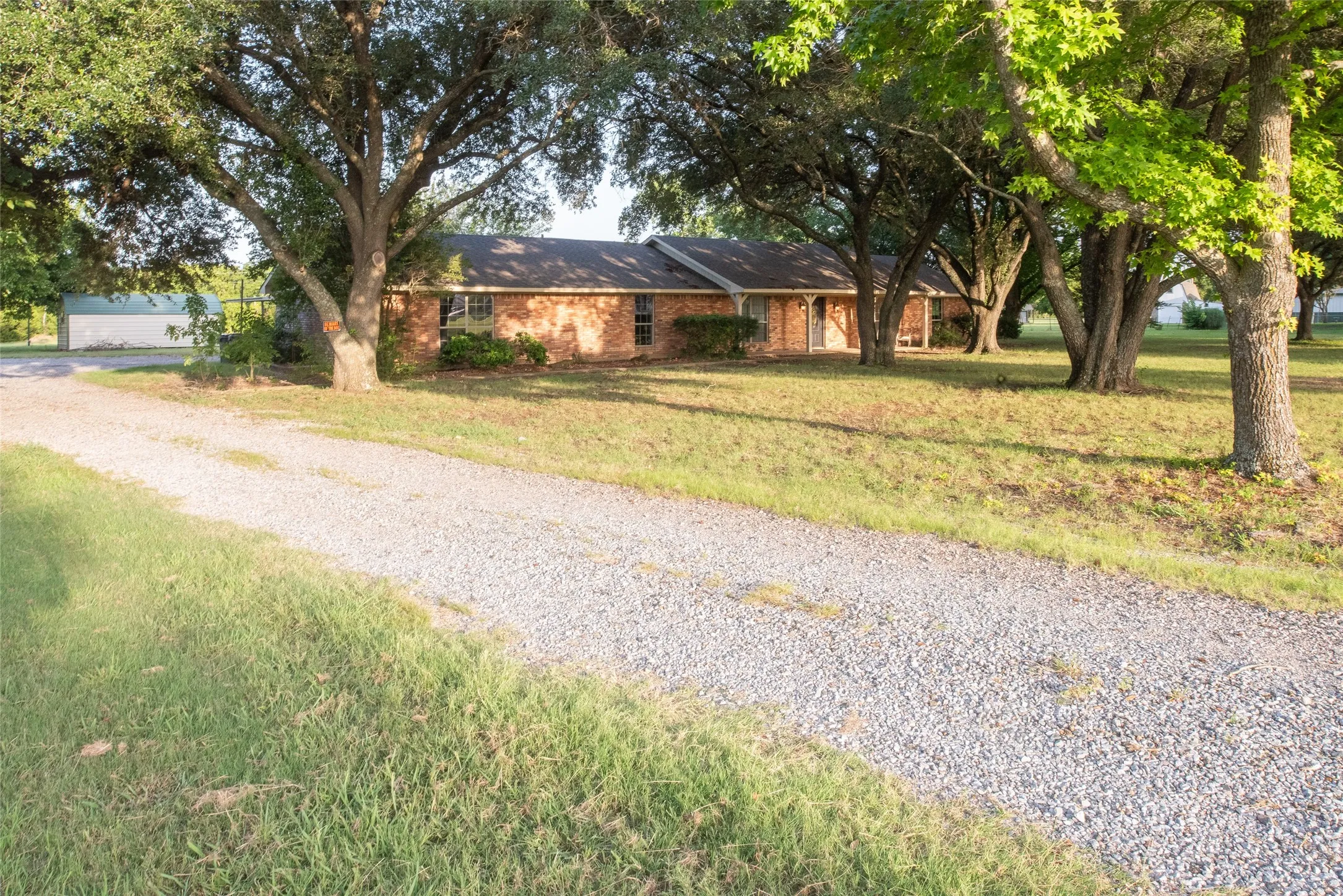 Single Family Residence For Sale in Collin County , 1850 Rock Ridge Road, Lucas, Texas 75002, 3 Bedroom, 2 Bathroom, Garage spaces, 2,142 Sqft, built in 1979, mls#21328248, Real Estate Agent in Lucas, Homes For Sale in Collin county, Homes For Sale in Lucas, Realtor in Lucas Texas, Real Estate Brokerage Independent Realty Texas, Luminita Cordes Realtor