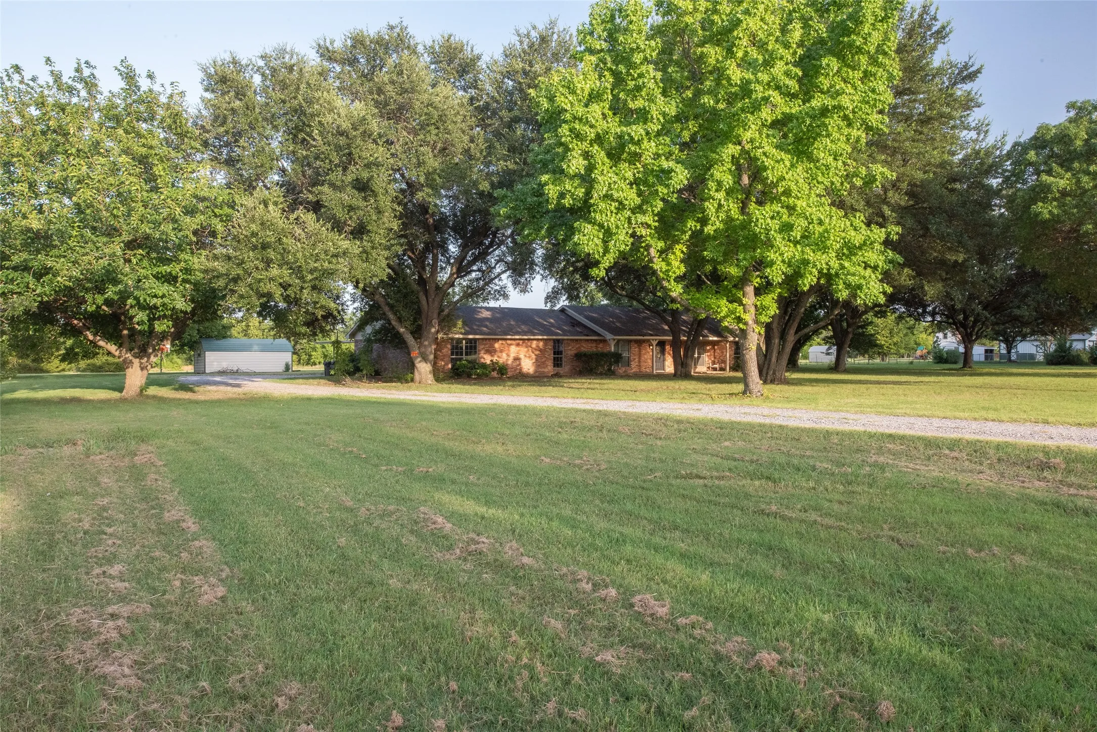 Single Family Residence For Sale in Collin County , 1850 Rock Ridge Road, Lucas, Texas 75002, 3 Bedroom, 2 Bathroom, Garage spaces, 2,142 Sqft, built in 1979, mls#21328248, Real Estate Agent in Lucas, Homes For Sale in Collin county, Homes For Sale in Lucas, Realtor in Lucas Texas, Real Estate Brokerage Independent Realty Texas, Luminita Cordes Realtor