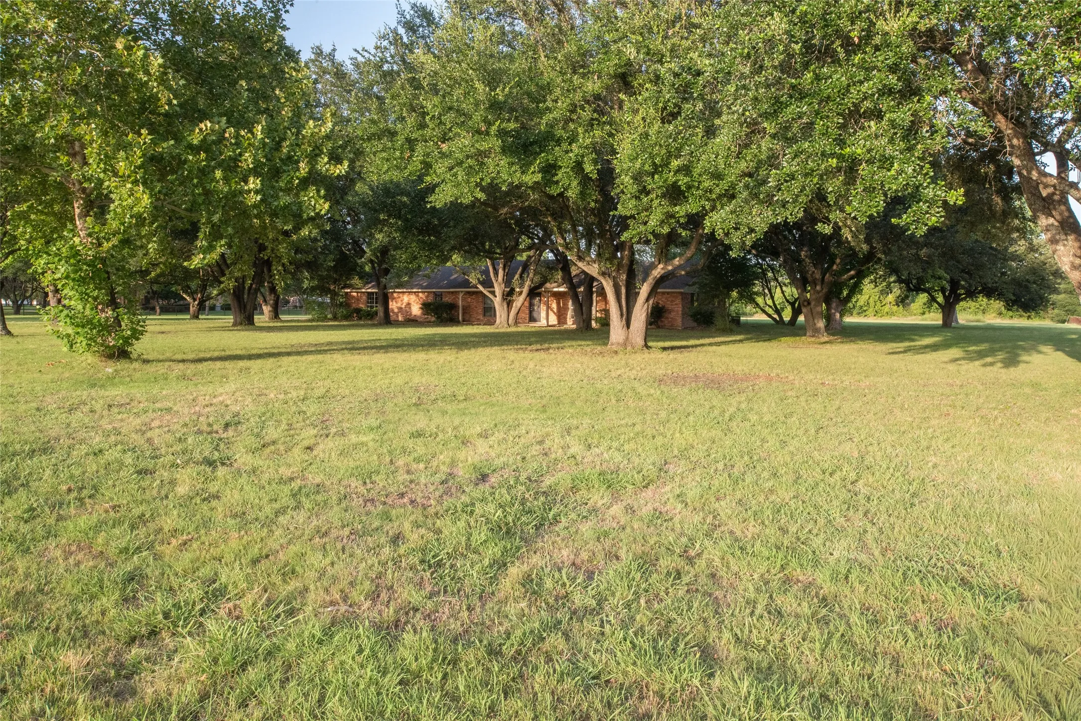 Single Family Residence For Sale in Collin County , 1850 Rock Ridge Road, Lucas, Texas 75002, 3 Bedroom, 2 Bathroom, Garage spaces, 2,142 Sqft, built in 1979, mls#21328248, Real Estate Agent in Lucas, Homes For Sale in Collin county, Homes For Sale in Lucas, Realtor in Lucas Texas, Real Estate Brokerage Independent Realty Texas, Luminita Cordes Realtor