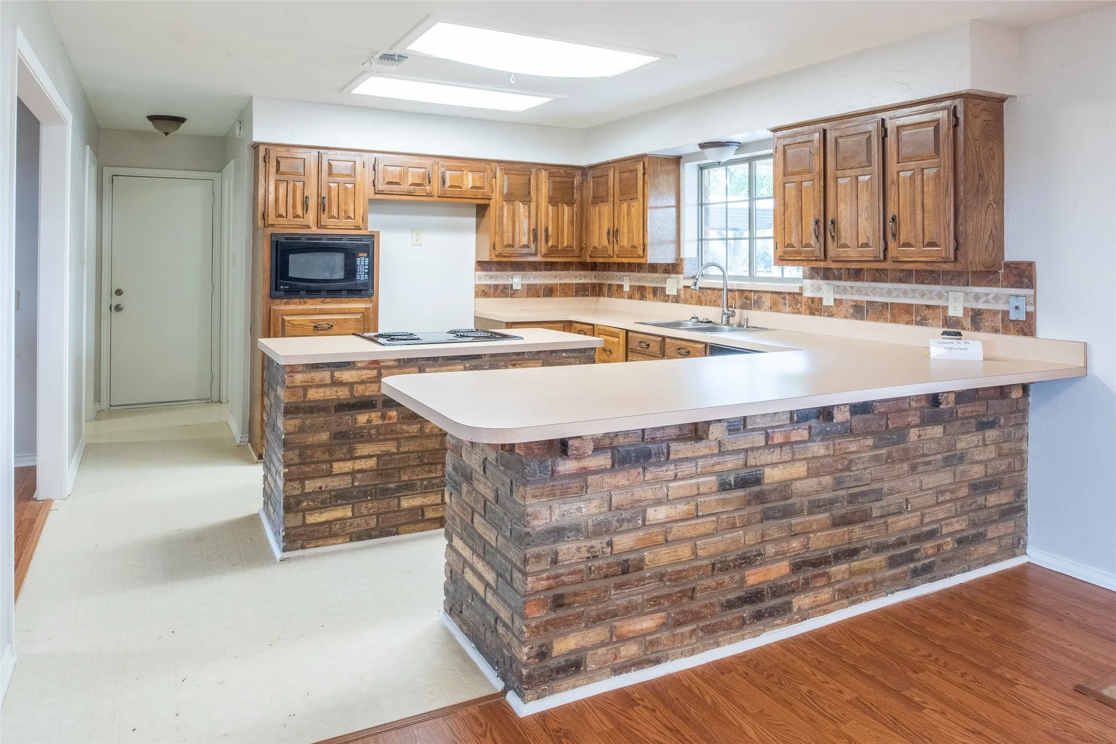 Single Family Residence For Sale in Collin County , 1850 Rock Ridge Road, Lucas, Texas 75002, 3 Bedroom, 2 Bathroom, Garage spaces, 2,142 Sqft, built in 1979, mls#21328248, Real Estate Agent in Lucas, Homes For Sale in Collin county, Homes For Sale in Lucas, Realtor in Lucas Texas, Real Estate Brokerage Independent Realty Texas, Luminita Cordes Realtor