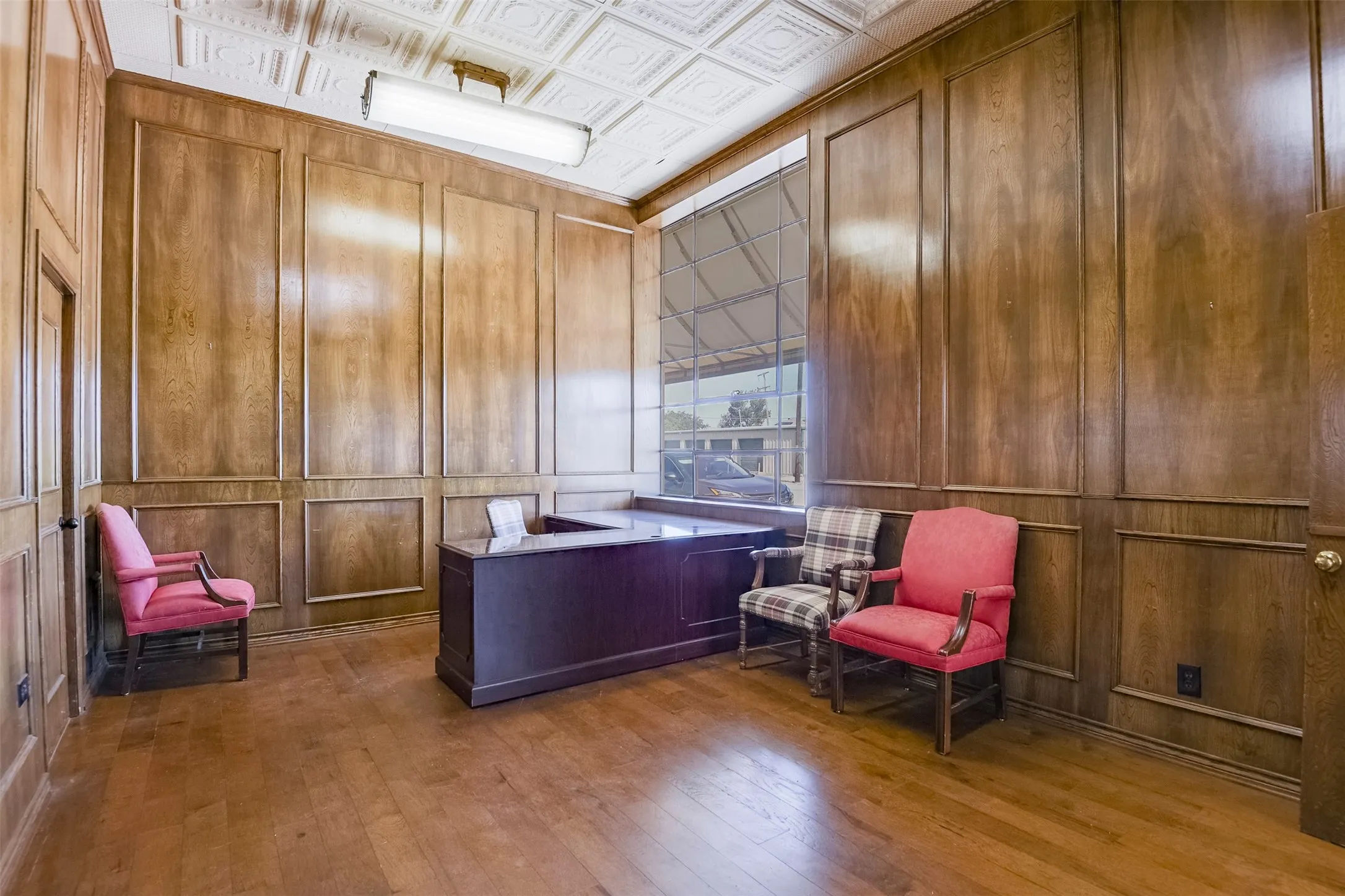 Office For Sale in Ellis County , 118 N Main Street, Palmer, Texas 75152, 0, 0, Garage spaces, 0 Sqft, built in 1900, mls#21328459, Real Estate Agent in Palmer, Homes For Sale in Ellis county, Homes For Sale in Palmer, Realtor in Palmer Texas, Real Estate Brokerage Independent Realty Texas, Luminita Cordes Realtor