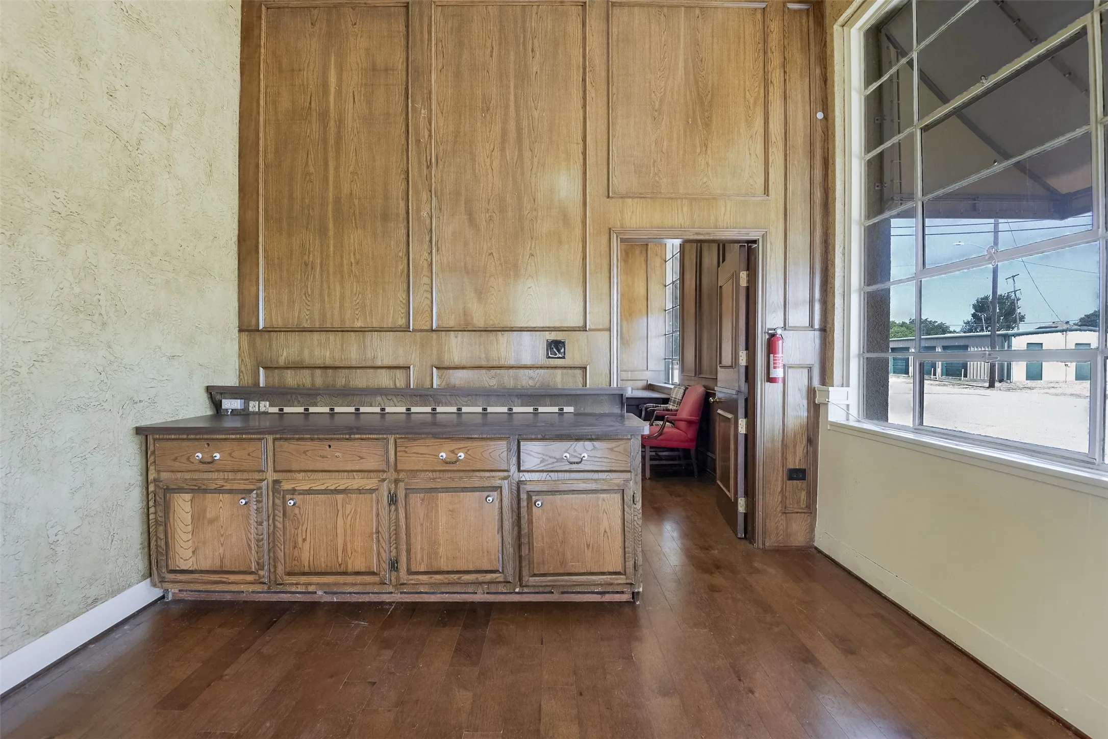 Office For Sale in Ellis County , 118 N Main Street, Palmer, Texas 75152, 0, 0, Garage spaces, 0 Sqft, built in 1900, mls#21328459, Real Estate Agent in Palmer, Homes For Sale in Ellis county, Homes For Sale in Palmer, Realtor in Palmer Texas, Real Estate Brokerage Independent Realty Texas, Luminita Cordes Realtor