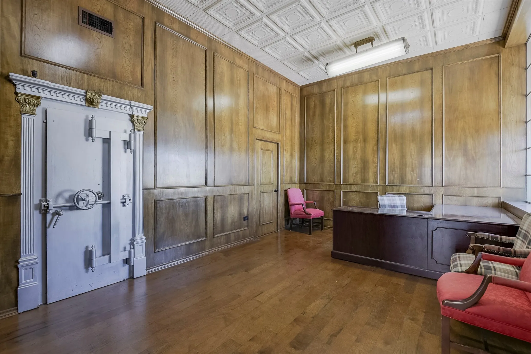 Office For Sale in Ellis County , 118 N Main Street, Palmer, Texas 75152, 0, 0, Garage spaces, 0 Sqft, built in 1900, mls#21328459, Real Estate Agent in Palmer, Homes For Sale in Ellis county, Homes For Sale in Palmer, Realtor in Palmer Texas, Real Estate Brokerage Independent Realty Texas, Luminita Cordes Realtor