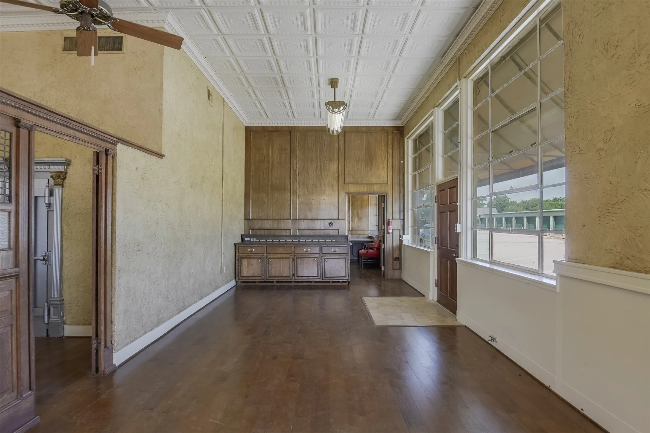 Office For Sale in Ellis County , 118 N Main Street, Palmer, Texas 75152, 0, 0, Garage spaces, 0 Sqft, built in 1900, mls#21328459, Real Estate Agent in Palmer, Homes For Sale in Ellis county, Homes For Sale in Palmer, Realtor in Palmer Texas, Real Estate Brokerage Independent Realty Texas, Luminita Cordes Realtor