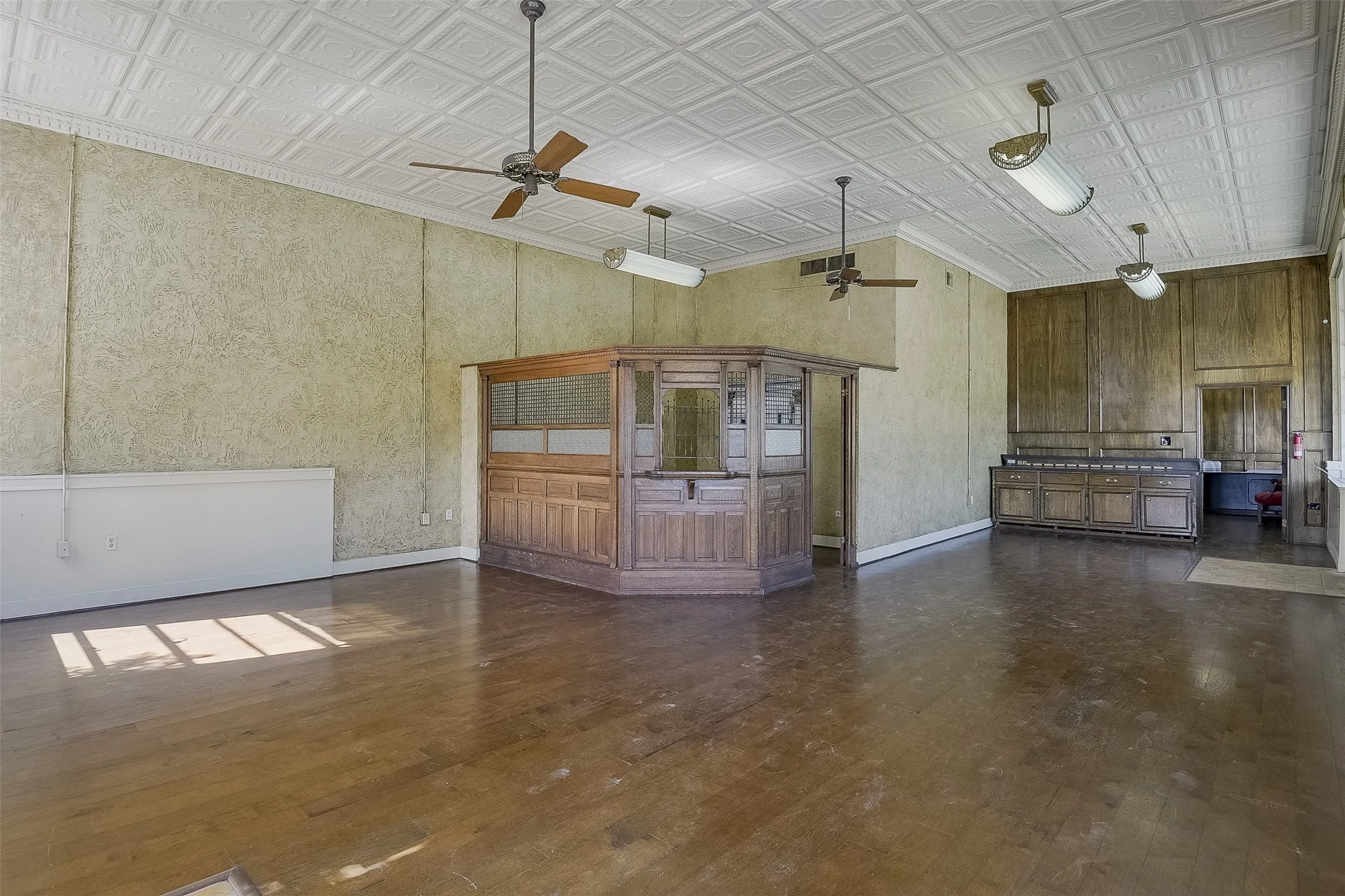 Office For Sale in Ellis County , 118 N Main Street, Palmer, Texas 75152, 0, 0, Garage spaces, 0 Sqft, built in 1900, mls#21328459, Real Estate Agent in Palmer, Homes For Sale in Ellis county, Homes For Sale in Palmer, Realtor in Palmer Texas, Real Estate Brokerage Independent Realty Texas, Luminita Cordes Realtor