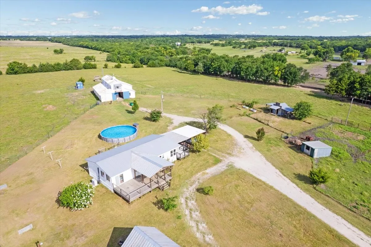Farm For Sale in Hunt County , 1154 Outlaw Trail, Wolfe City, Texas 75496, 3 Bedroom, 2 Bathroom, Garage spaces, 1,404 Sqft, built in 1999, mls#21324760, Real Estate Agent in Wolfe City, Homes For Sale in Hunt county, Homes For Sale in Wolfe City, Realtor in Wolfe City Texas, Real Estate Brokerage Independent Realty Texas, Luminita Cordes Realtor