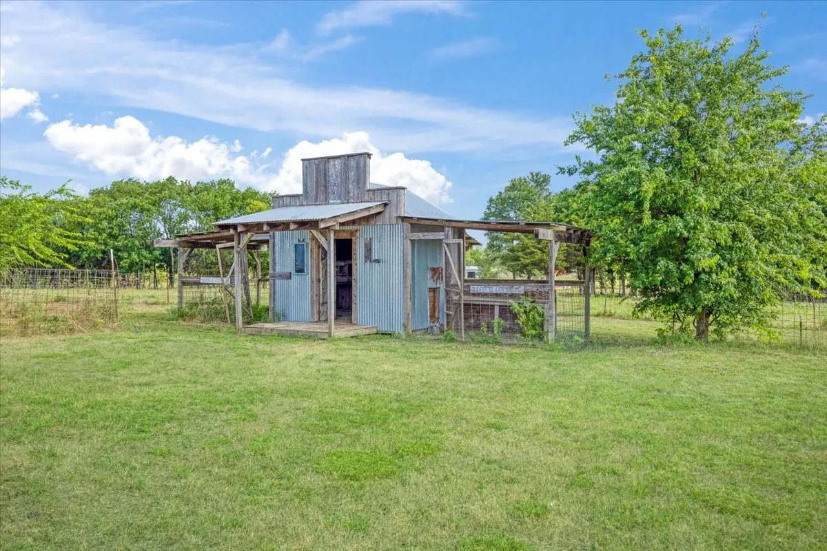 Chicken Coop (13'x10') with fenced yard