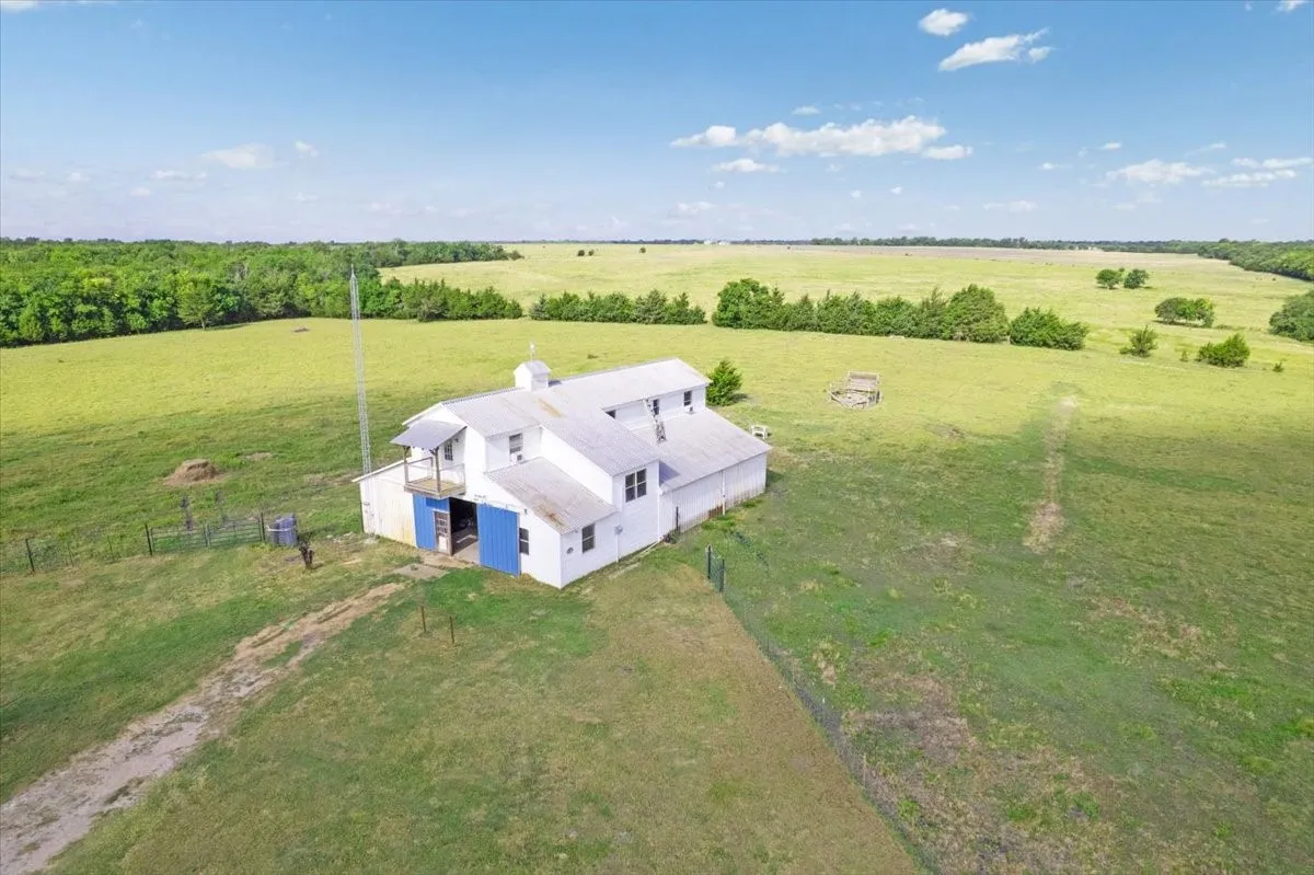 60' x 44' (2,640 SF) metal barn with upstairs living quarters.