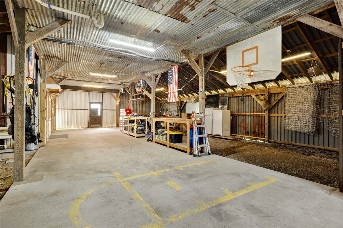 Large open workspace with versatile functionality
