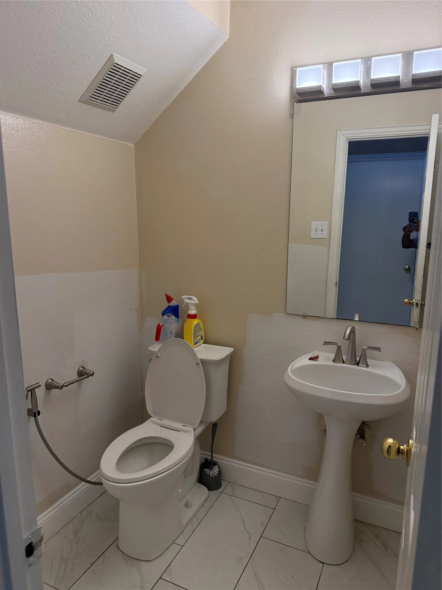 Single Family Residence For Rent in Dallas County , 556 Silver Maple Drive, Irving, Texas 75063, 4 Bedroom, 3 Bathroom, 2 Garage spaces, 2,266 Sqft, built in 2000, mls#21328832, Real Estate Agent in Irving, Homes For Rent in Dallas county, Homes For Rent in Irving, Realtor in Irving Texas, Real Estate Brokerage Independent Realty Texas, Luminita Cordes Realtor