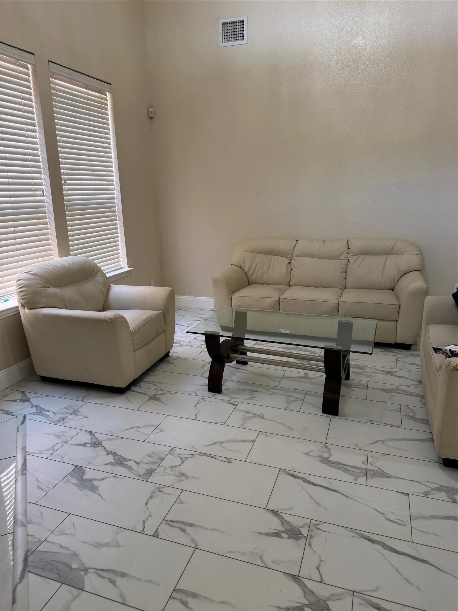 Single Family Residence For Rent in Dallas County , 556 Silver Maple Drive, Irving, Texas 75063, 4 Bedroom, 3 Bathroom, 2 Garage spaces, 2,266 Sqft, built in 2000, mls#21328832, Real Estate Agent in Irving, Homes For Rent in Dallas county, Homes For Rent in Irving, Realtor in Irving Texas, Real Estate Brokerage Independent Realty Texas, Luminita Cordes Realtor