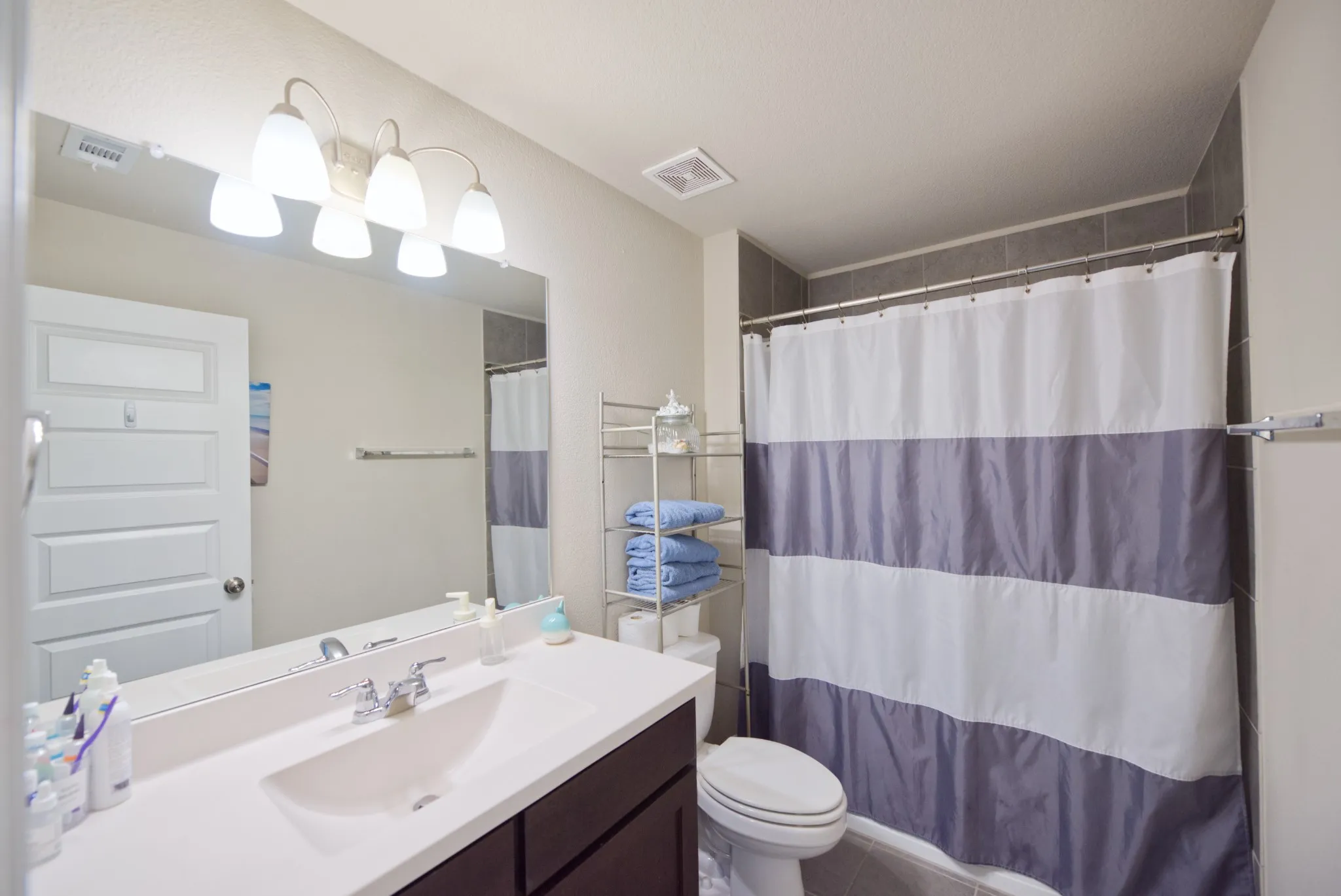 Single Family Residence For Sale in Grayson County , 1717 Mcdougall Creek, Van Alstyne, Texas 75495, 4 Bedroom, 3 Bathroom, 2 Garage spaces, 2,912 Sqft, built in 2021, mls#21328835, Real Estate Agent in Van Alstyne, Homes For Sale in Grayson county, Homes For Sale in Van Alstyne, Realtor in Van Alstyne Texas, Real Estate Brokerage Independent Realty Texas, Luminita Cordes Realtor