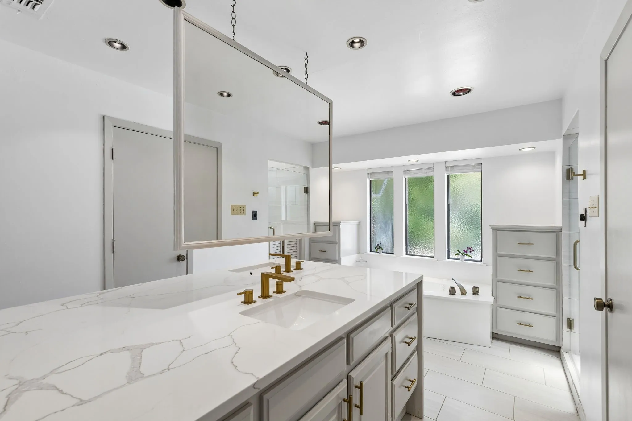 Single Family Residence For Sale in Dallas County , 205 Balboa Street, Irving, Texas 75062, 4 Bedroom, 4 Bathroom, 3 Garage spaces, 2,997 Sqft, built in 1981, mls#21328790, Real Estate Agent in Irving, Homes For Sale in Dallas county, Homes For Sale in Irving, Realtor in Irving Texas, Real Estate Brokerage Independent Realty Texas, Luminita Cordes Realtor