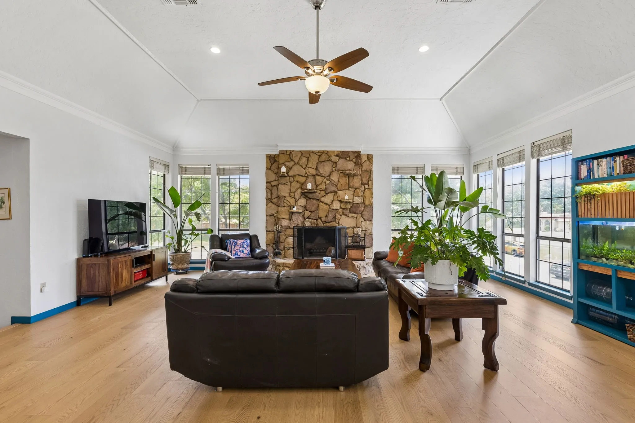 Single Family Residence For Sale in Dallas County , 205 Balboa Street, Irving, Texas 75062, 4 Bedroom, 4 Bathroom, 3 Garage spaces, 2,997 Sqft, built in 1981, mls#21328790, Real Estate Agent in Irving, Homes For Sale in Dallas county, Homes For Sale in Irving, Realtor in Irving Texas, Real Estate Brokerage Independent Realty Texas, Luminita Cordes Realtor