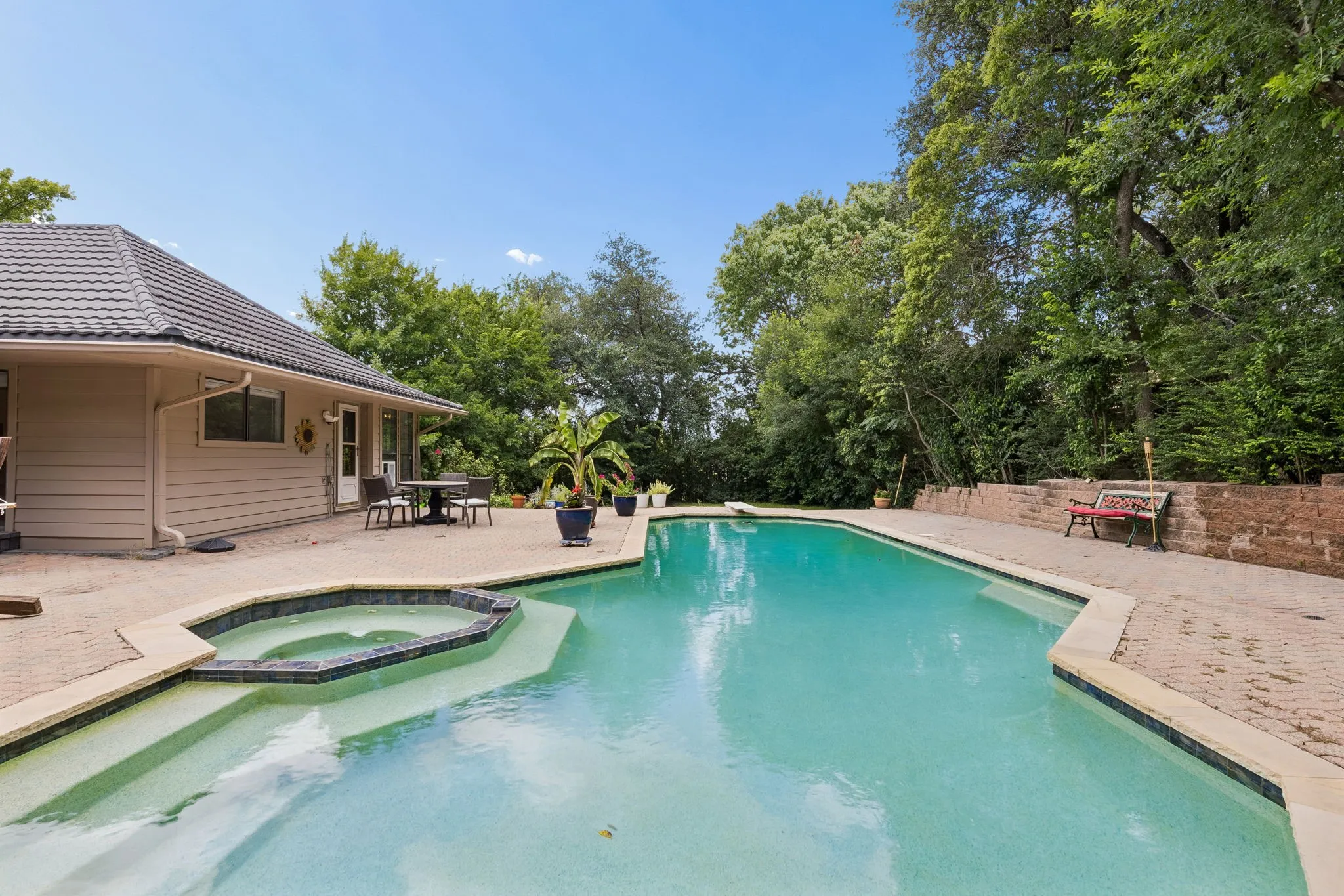 Single Family Residence For Sale in Dallas County , 205 Balboa Street, Irving, Texas 75062, 4 Bedroom, 4 Bathroom, 3 Garage spaces, 2,997 Sqft, built in 1981, mls#21328790, Real Estate Agent in Irving, Homes For Sale in Dallas county, Homes For Sale in Irving, Realtor in Irving Texas, Real Estate Brokerage Independent Realty Texas, Luminita Cordes Realtor